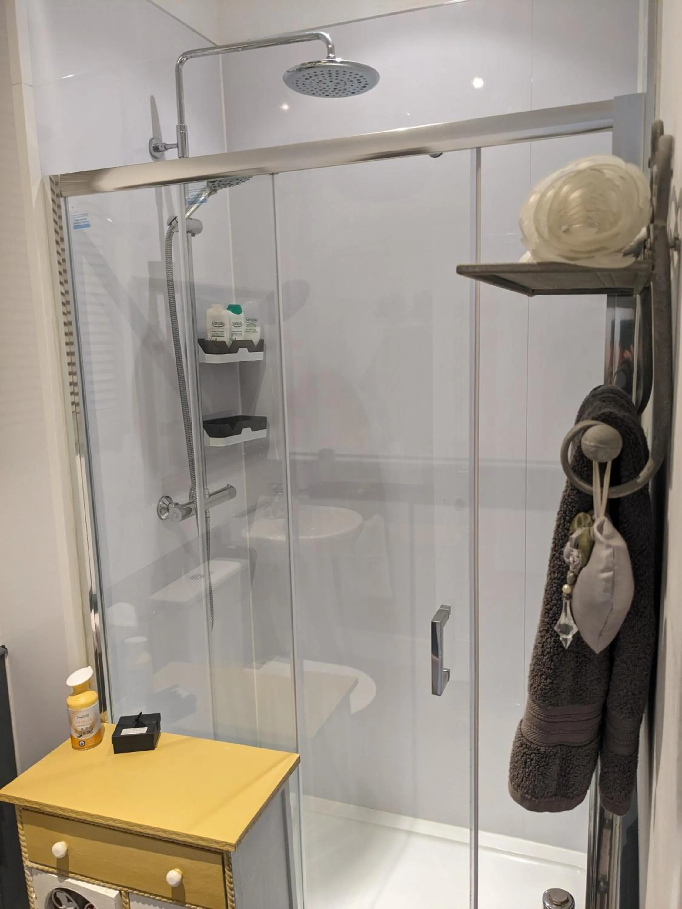 Shower in The Bridges B&B