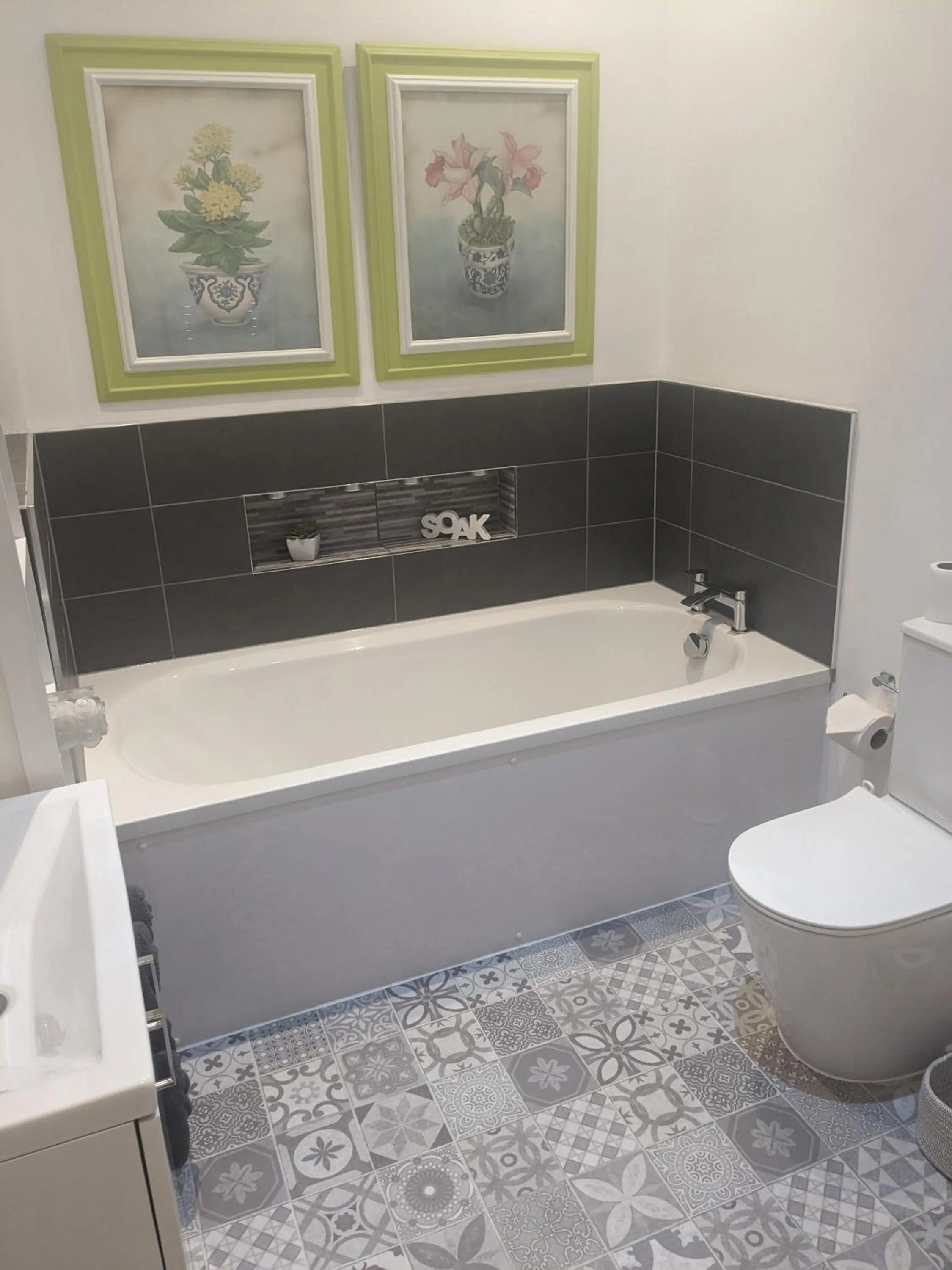 Bath in The Bridges B&B