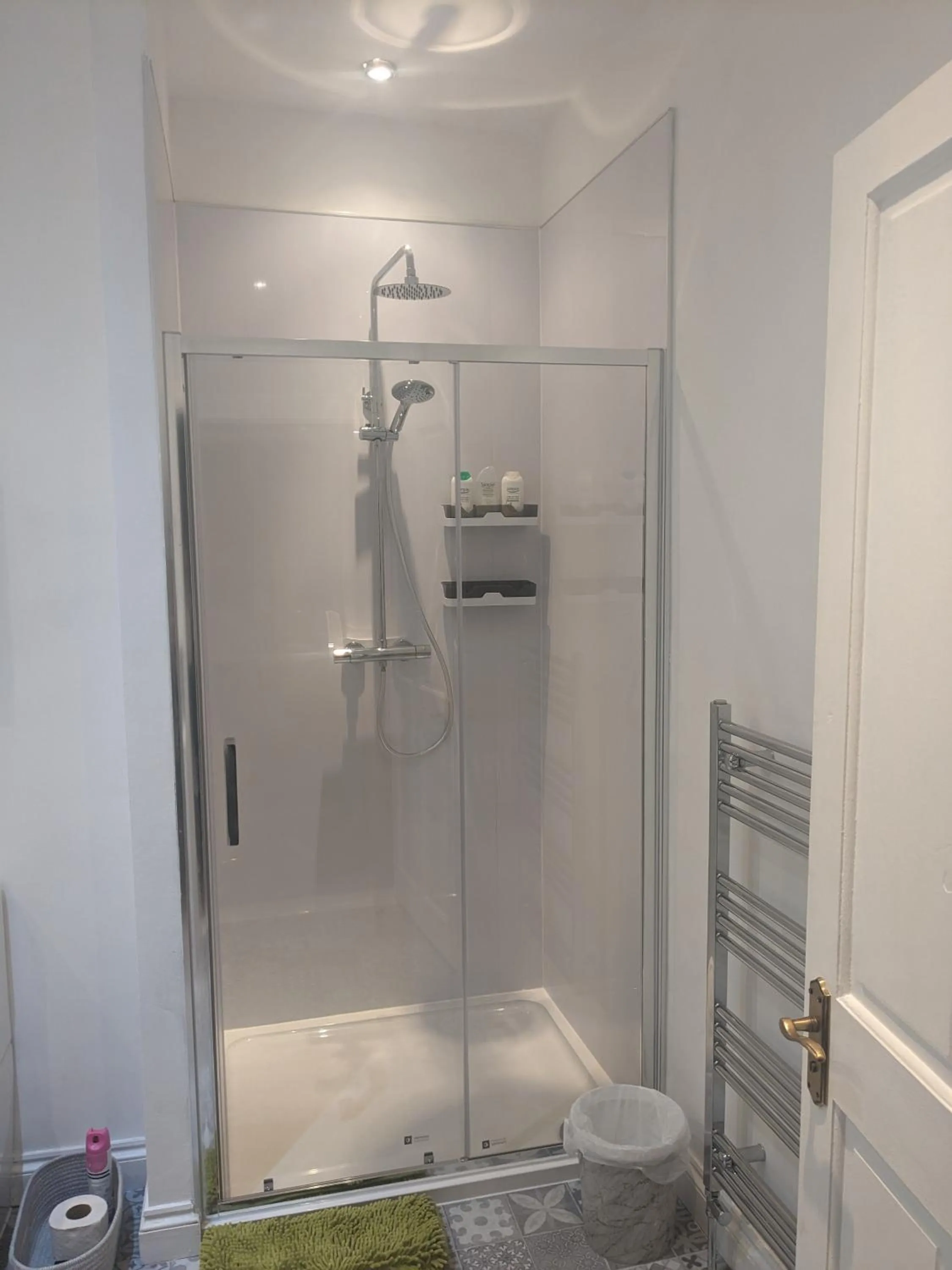 Shower in The Bridges B&B