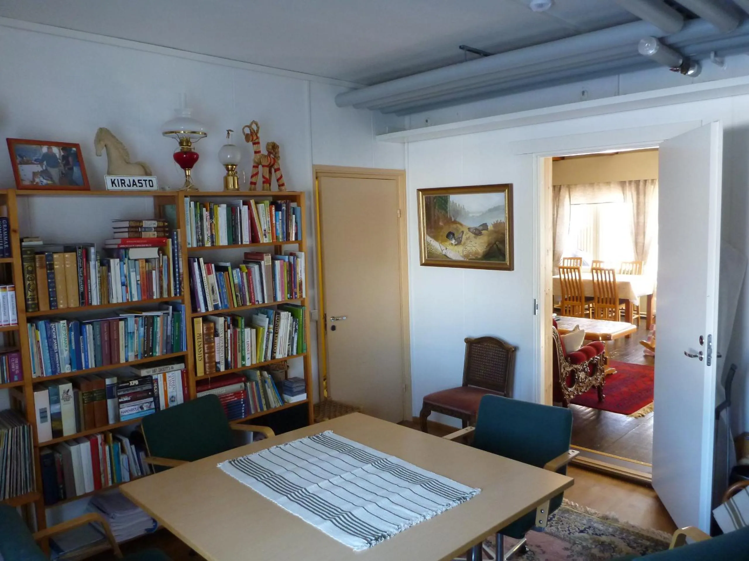 Library in Vuotson Maja B&B