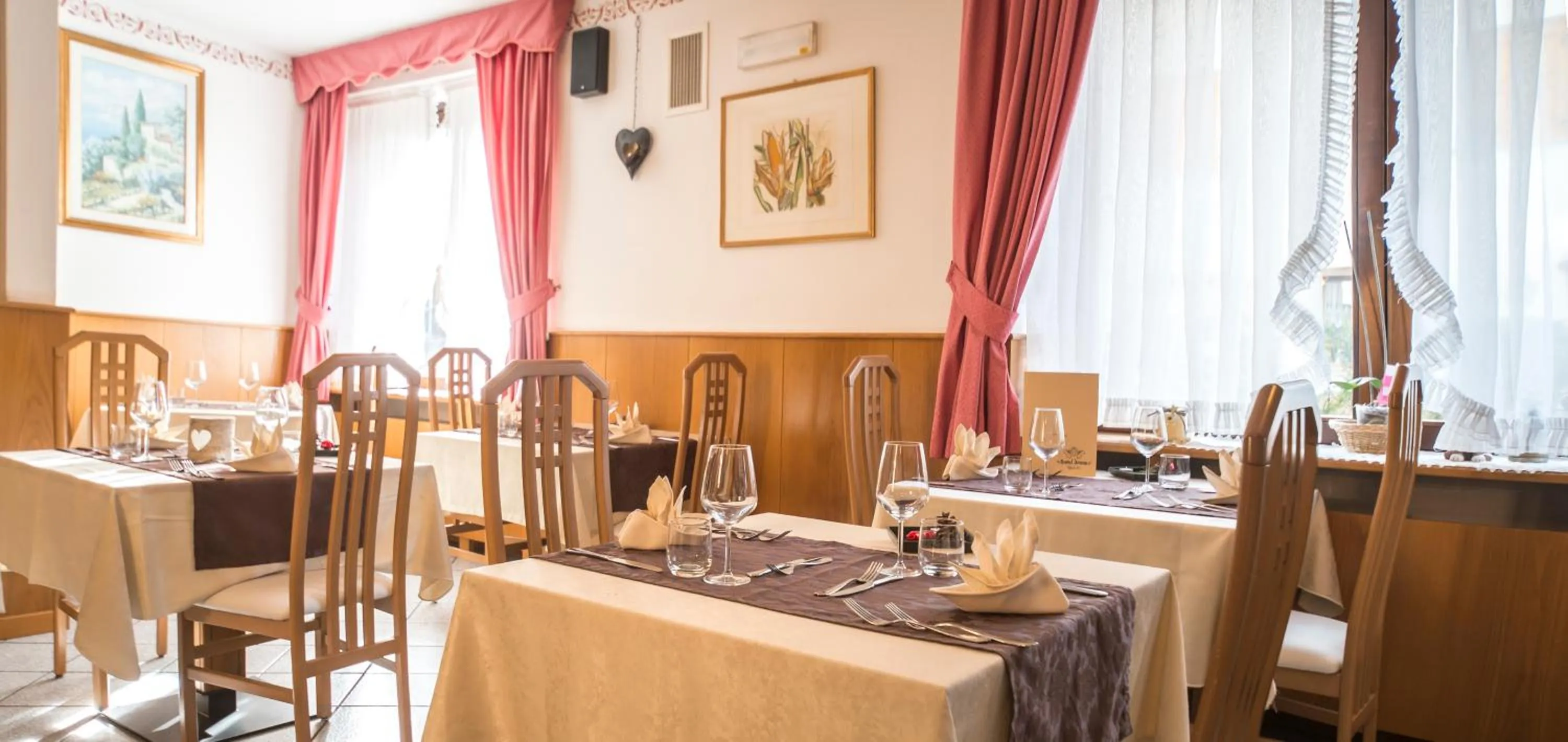 Restaurant/places to eat in Hotel Irma