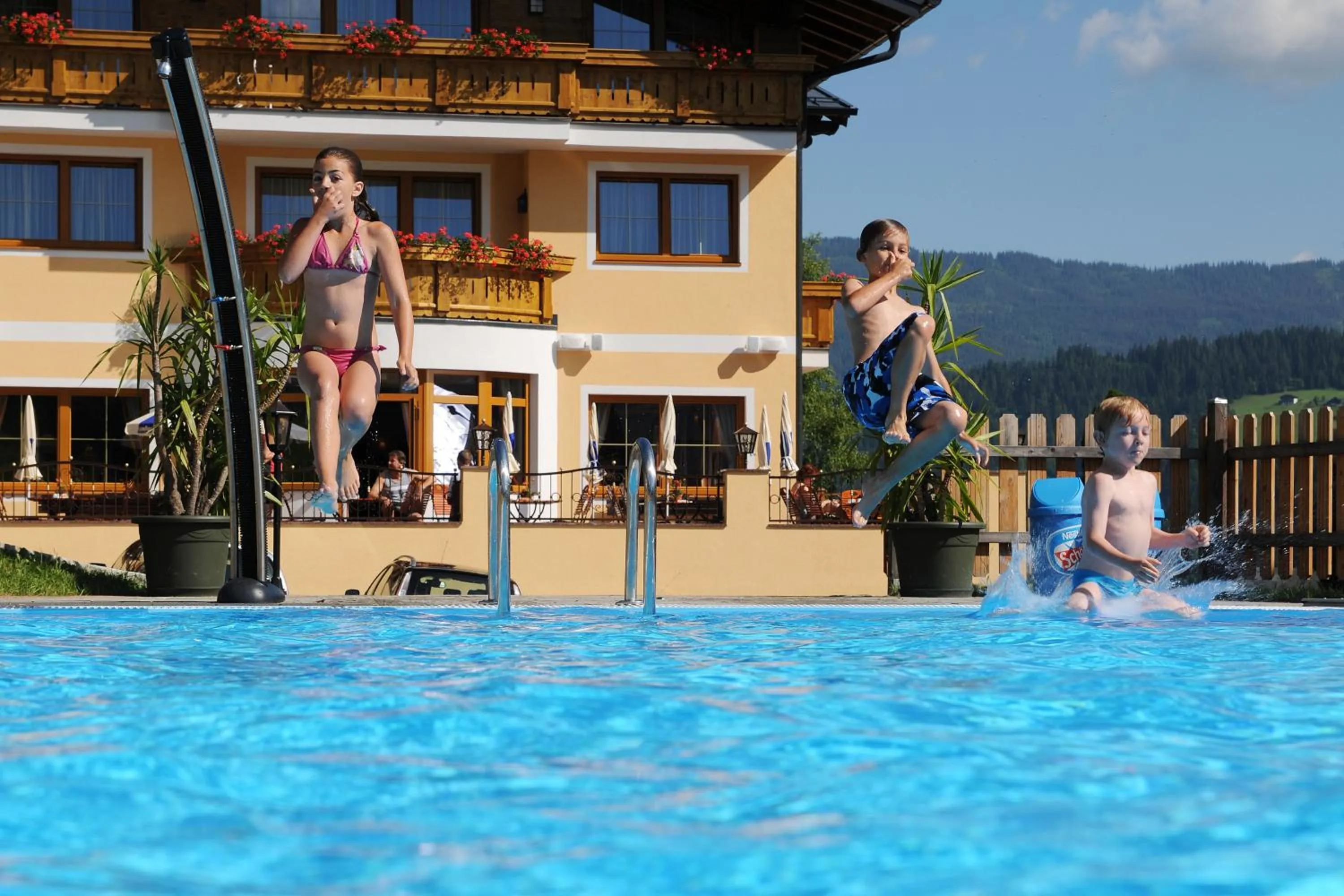 Swimming pool in Natur & Familienhotel Der Stieglerhof