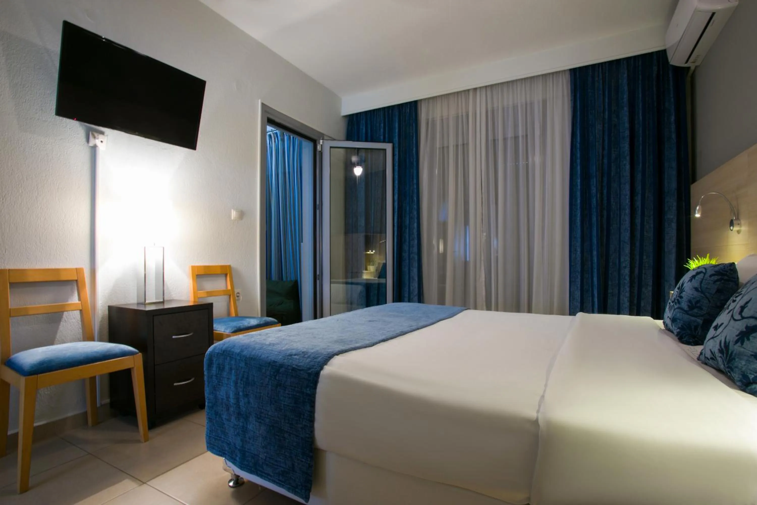 Bedroom, Bed in Polis Apartments