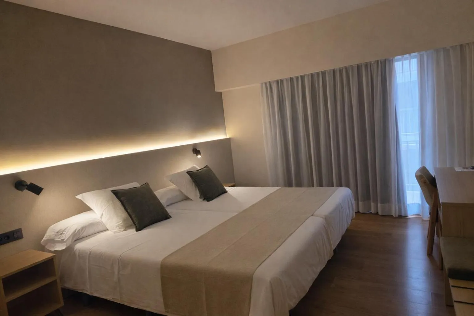 Bedroom, Bed in Hotel Tanit