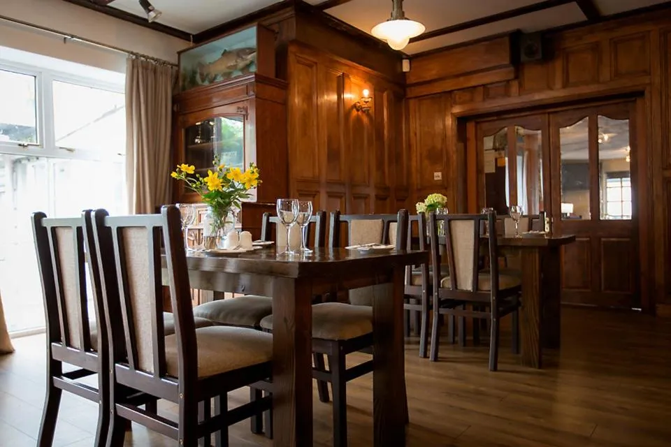 Restaurant/places to eat in Lydons Lodge Hotel