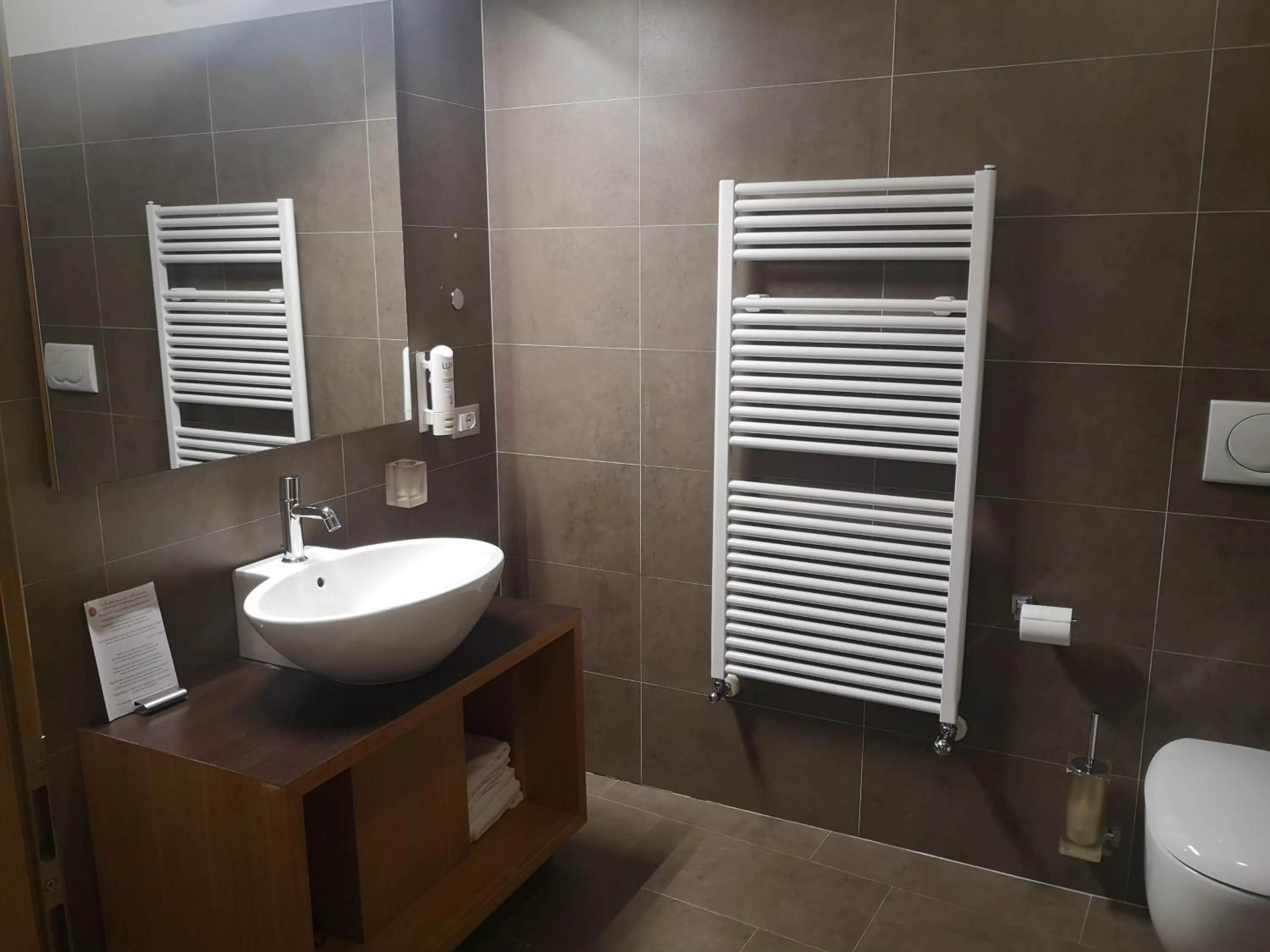 Bathroom in Albergo Cavallino Bianco