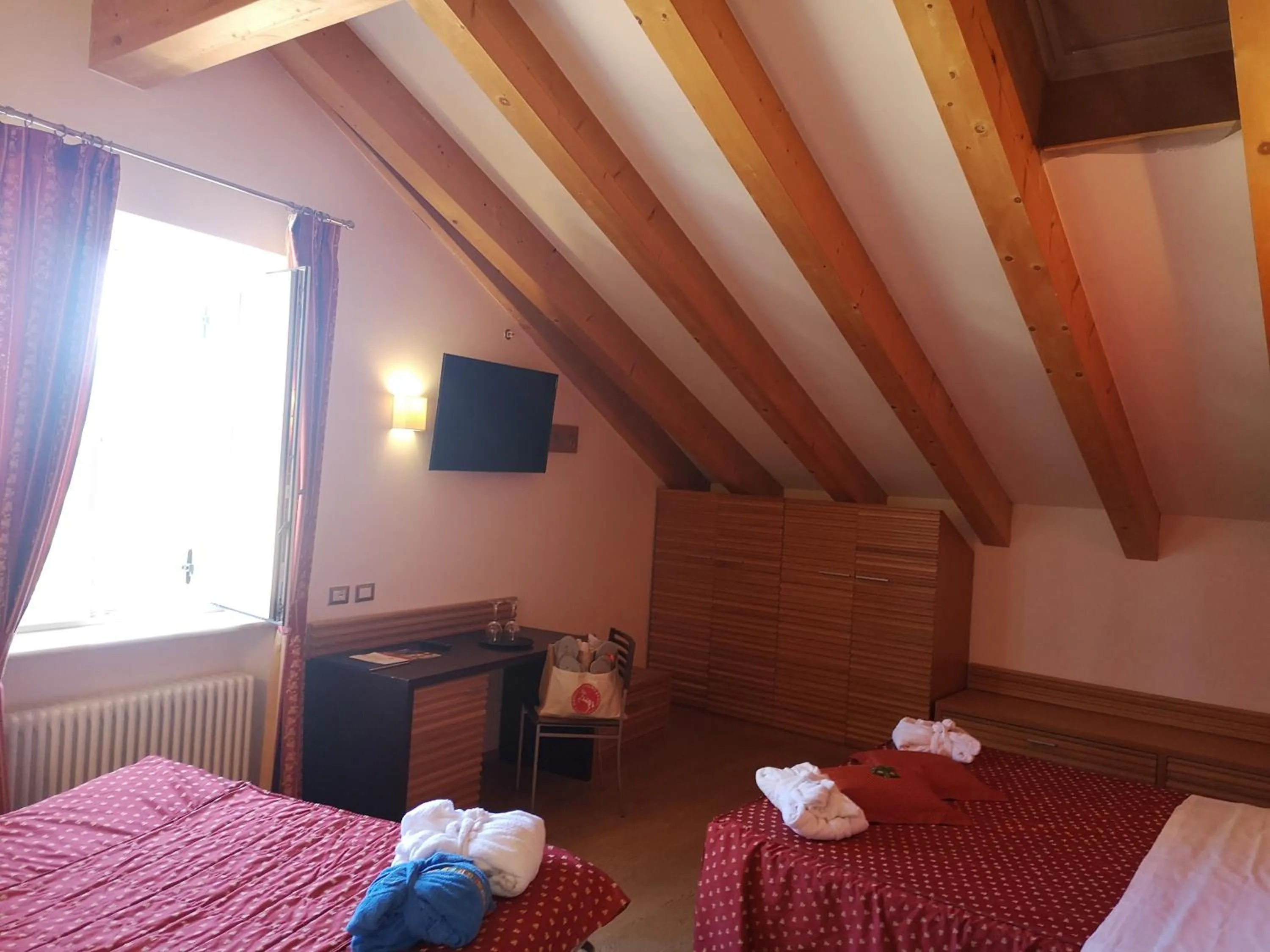 Photo of the whole room in Albergo Cavallino Bianco