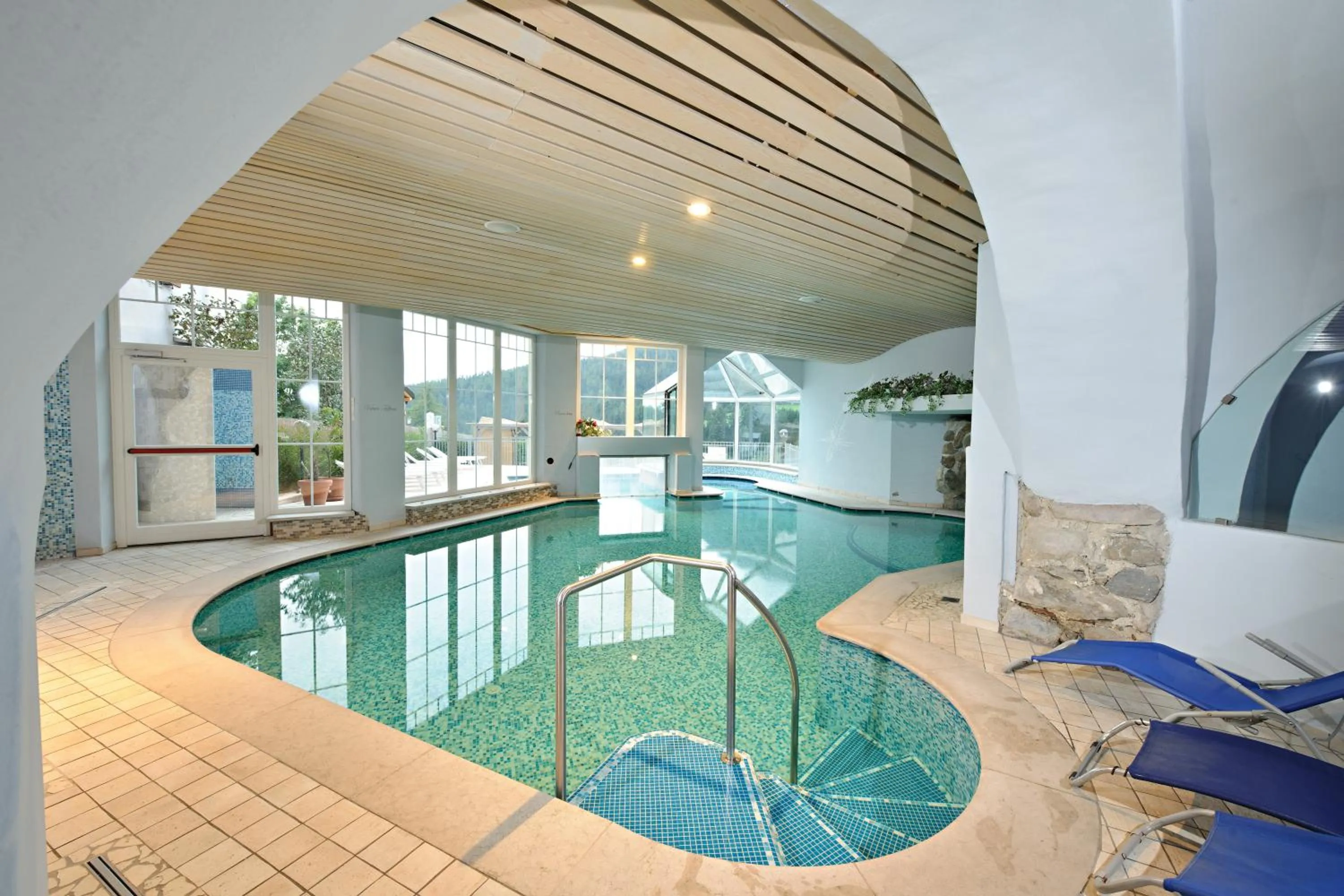 Swimming pool in Albergo Cavallino Bianco