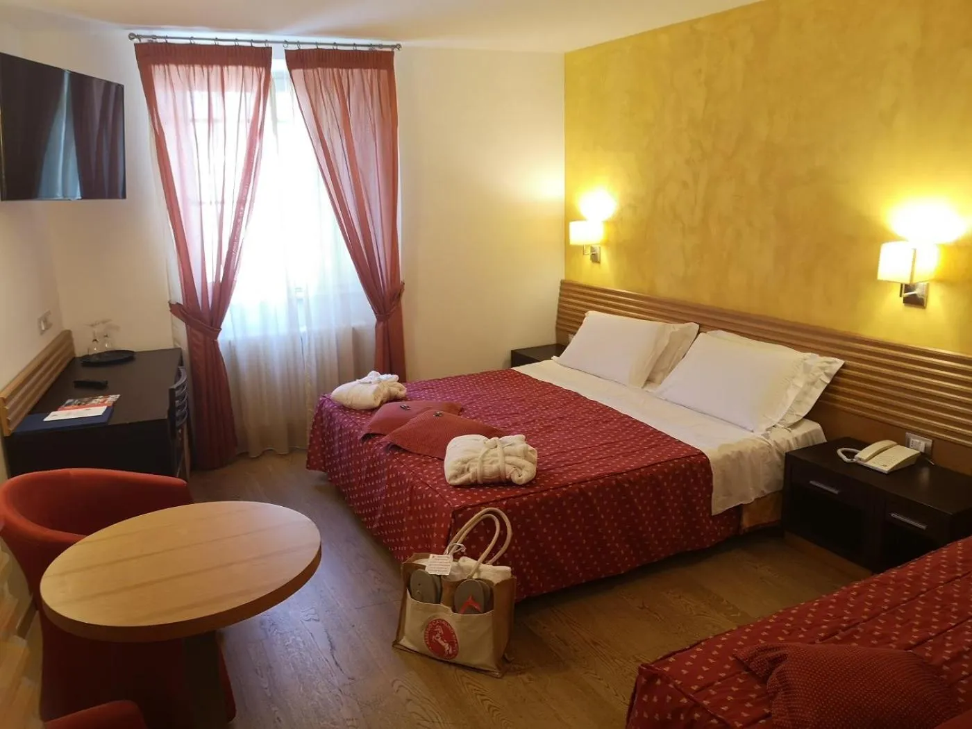 Bed in Albergo Cavallino Bianco