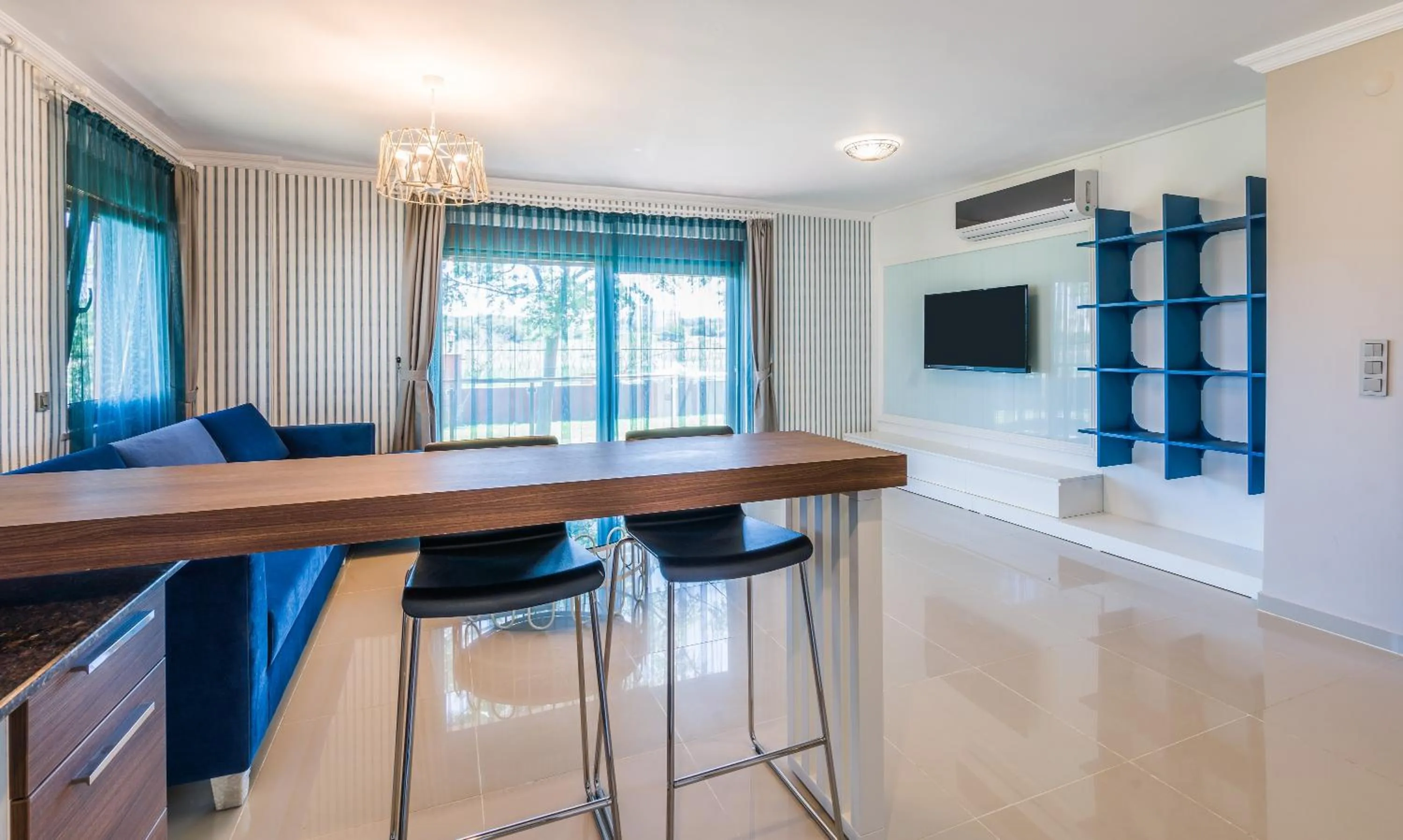 Dining area in VISTA Villa