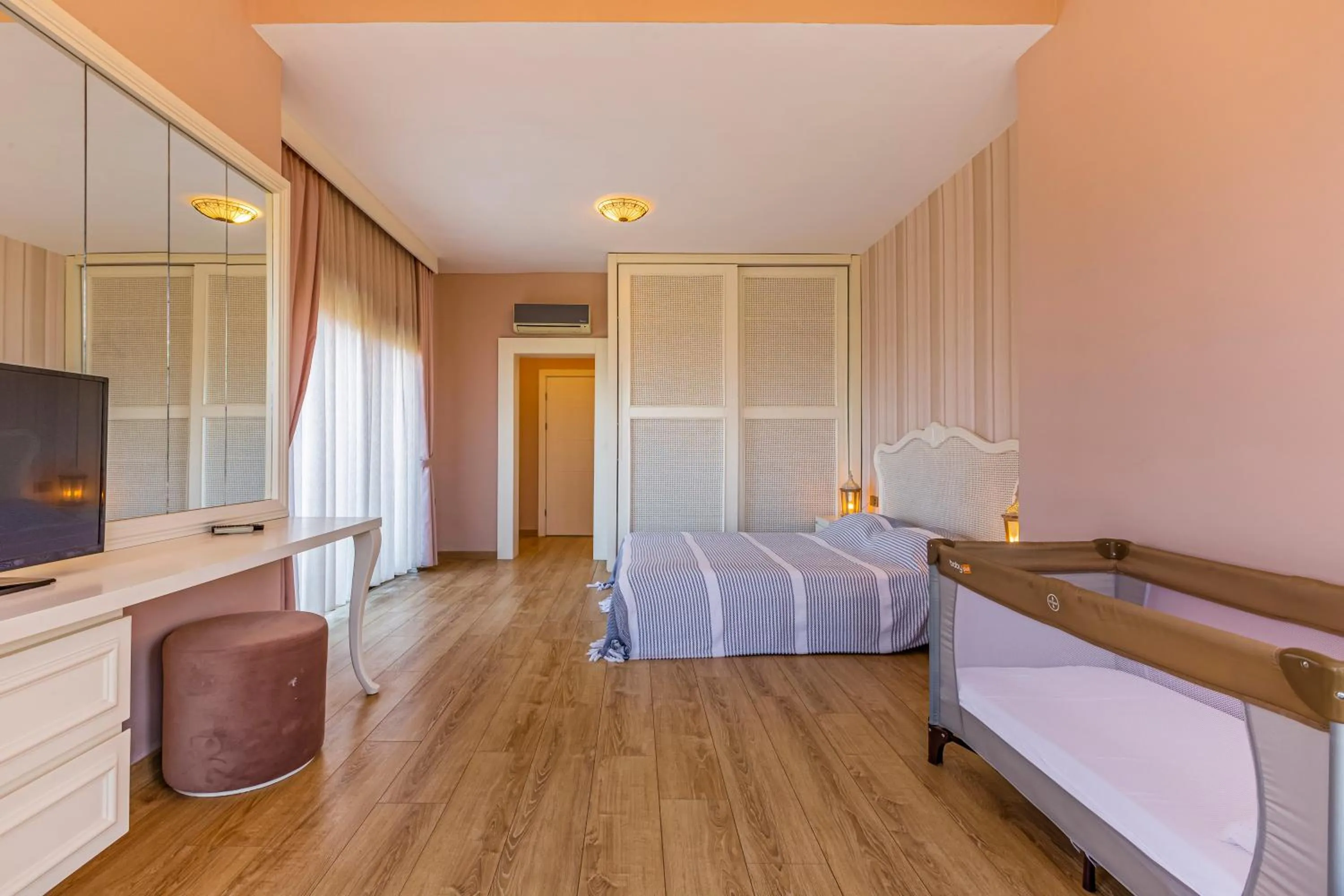 Bedroom, Bed in VISTA Villa