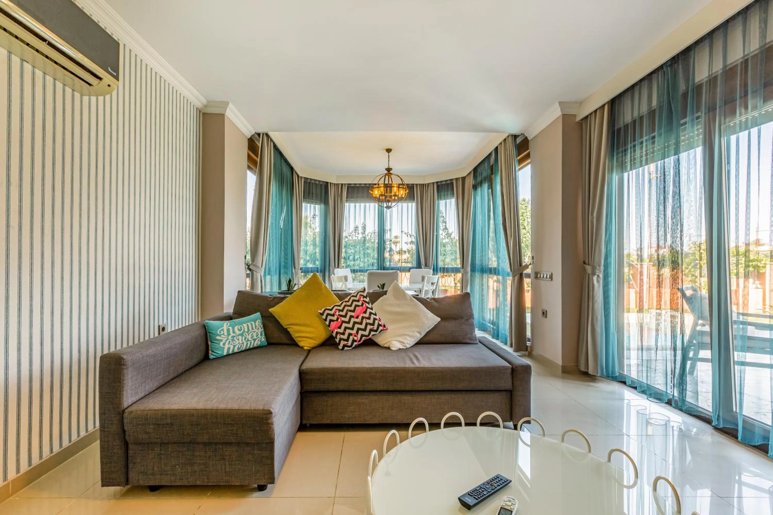 Living room in VISTA Villa