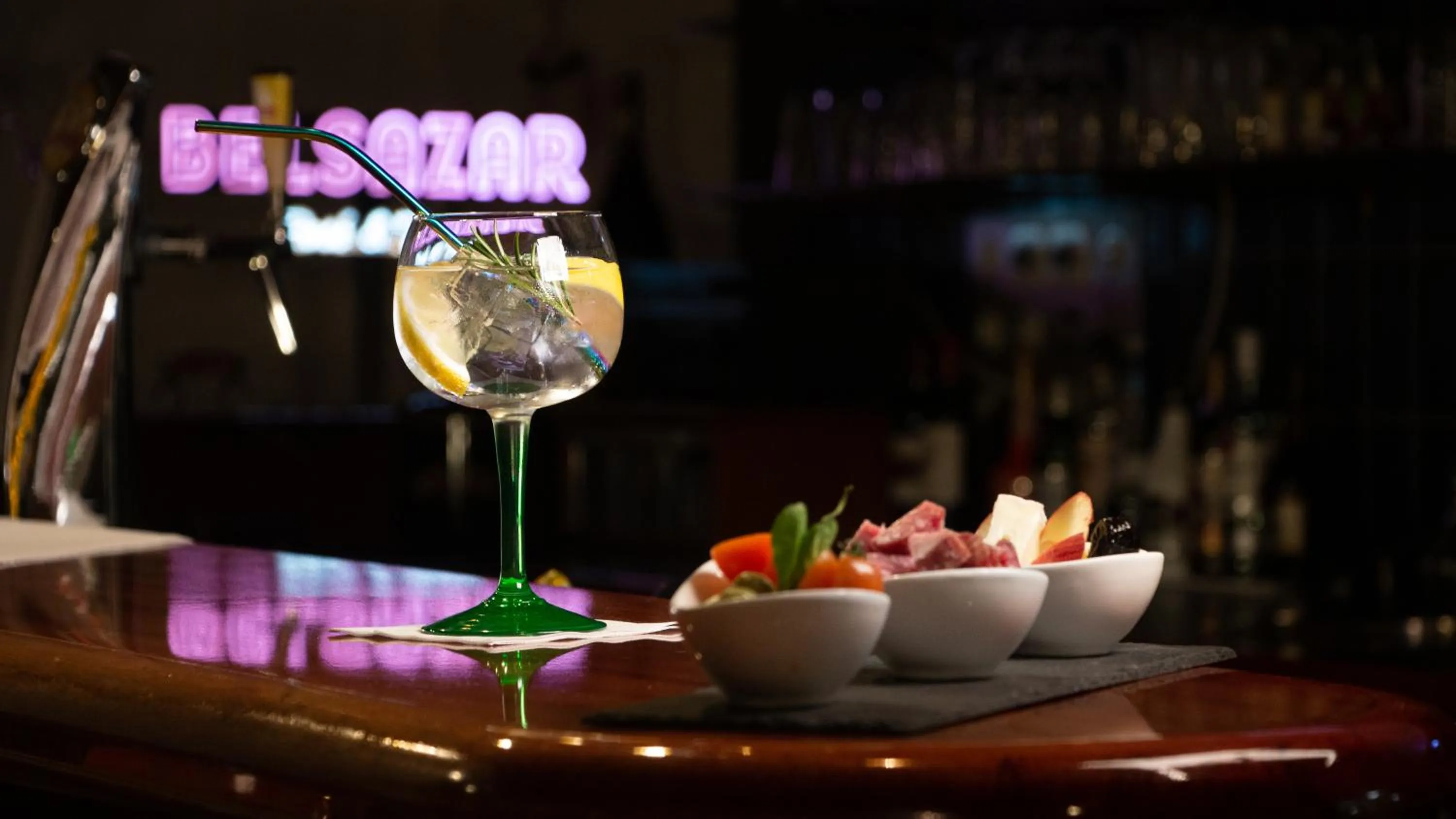 Lounge or bar in Park - Hotel Inseli