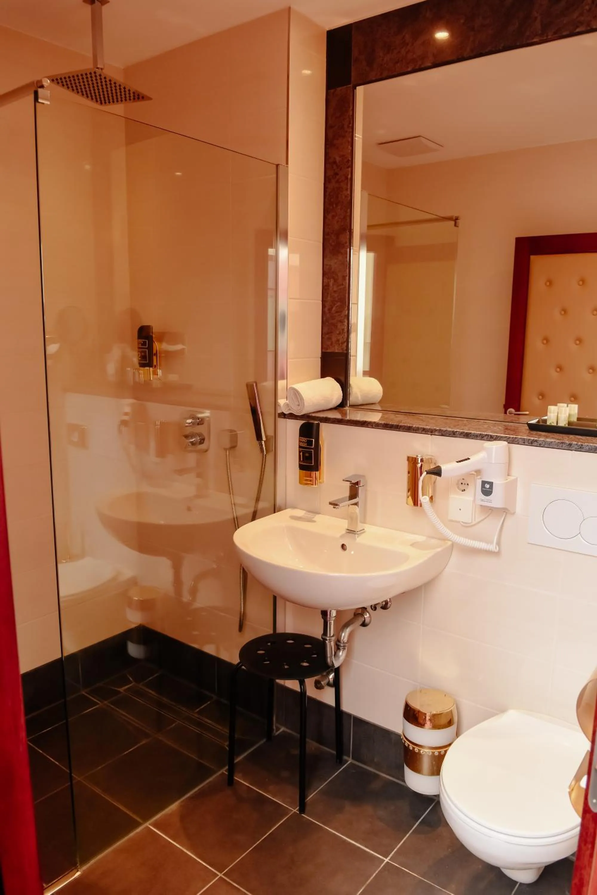 Shower in Hotel Residenz Babenhausen