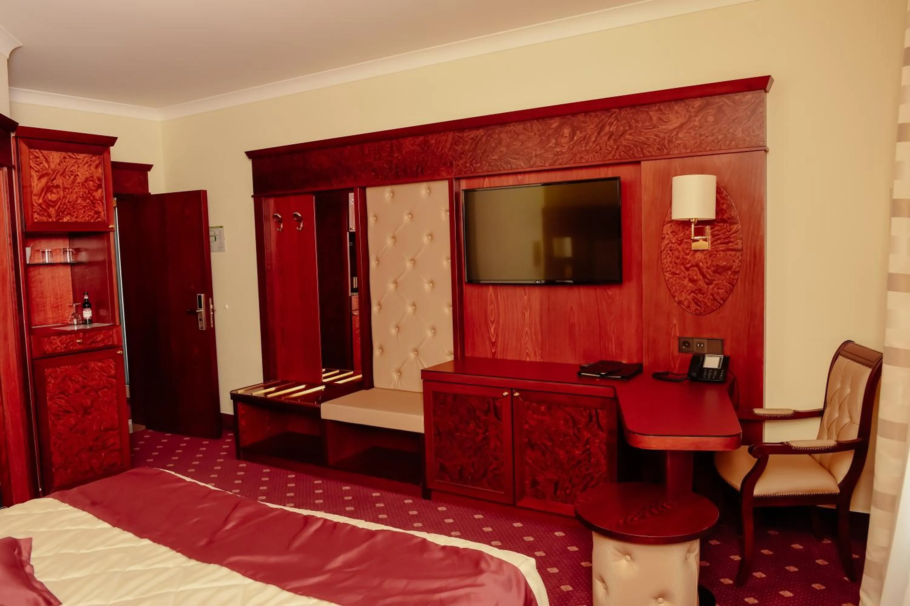 Photo of the whole room, Bed in Hotel Residenz Babenhausen