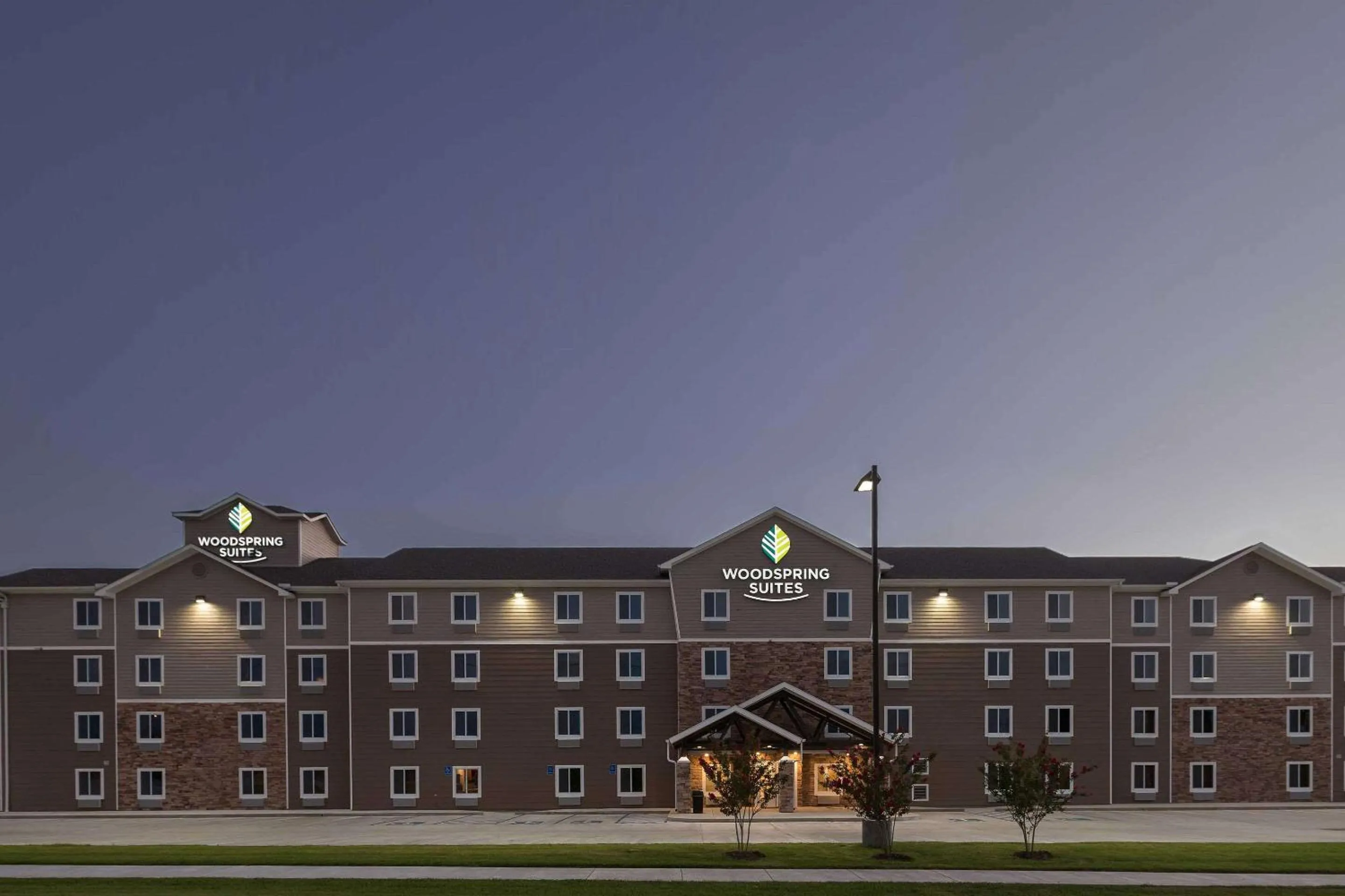 Property building in WoodSpring Suites Lafayette