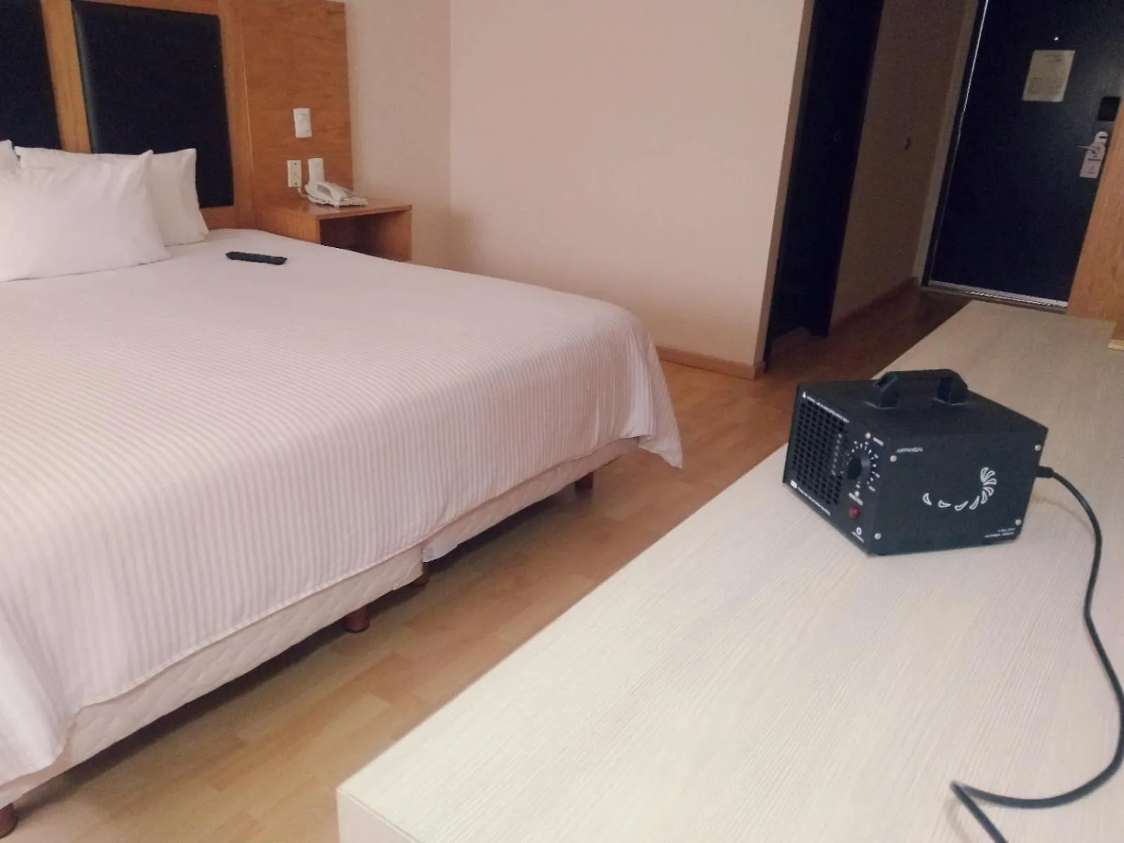 Bedroom, Bed in Paris FC Express