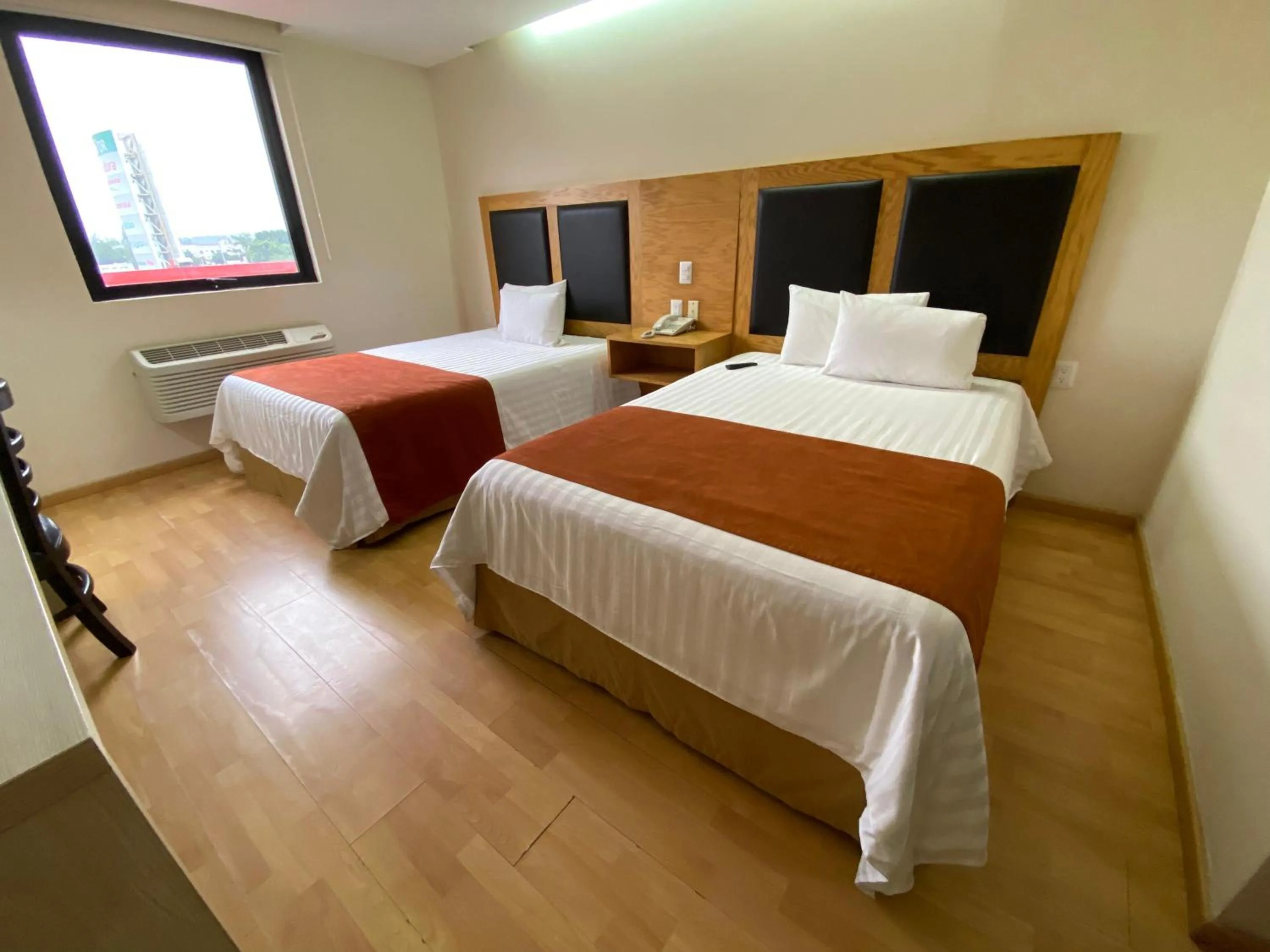 Photo of the whole room, Bed in Paris FC Express