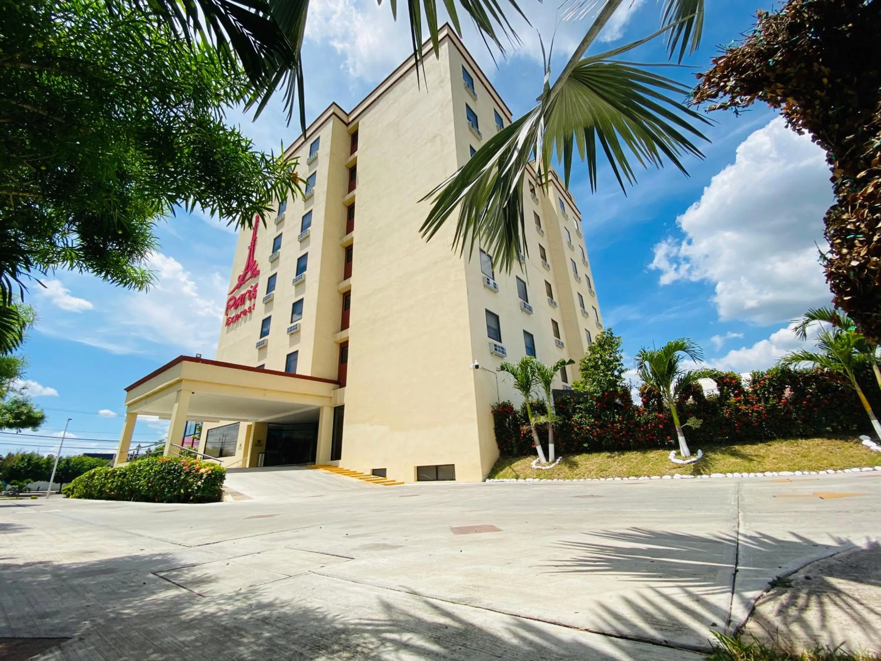 Facade/entrance in Paris FC Express