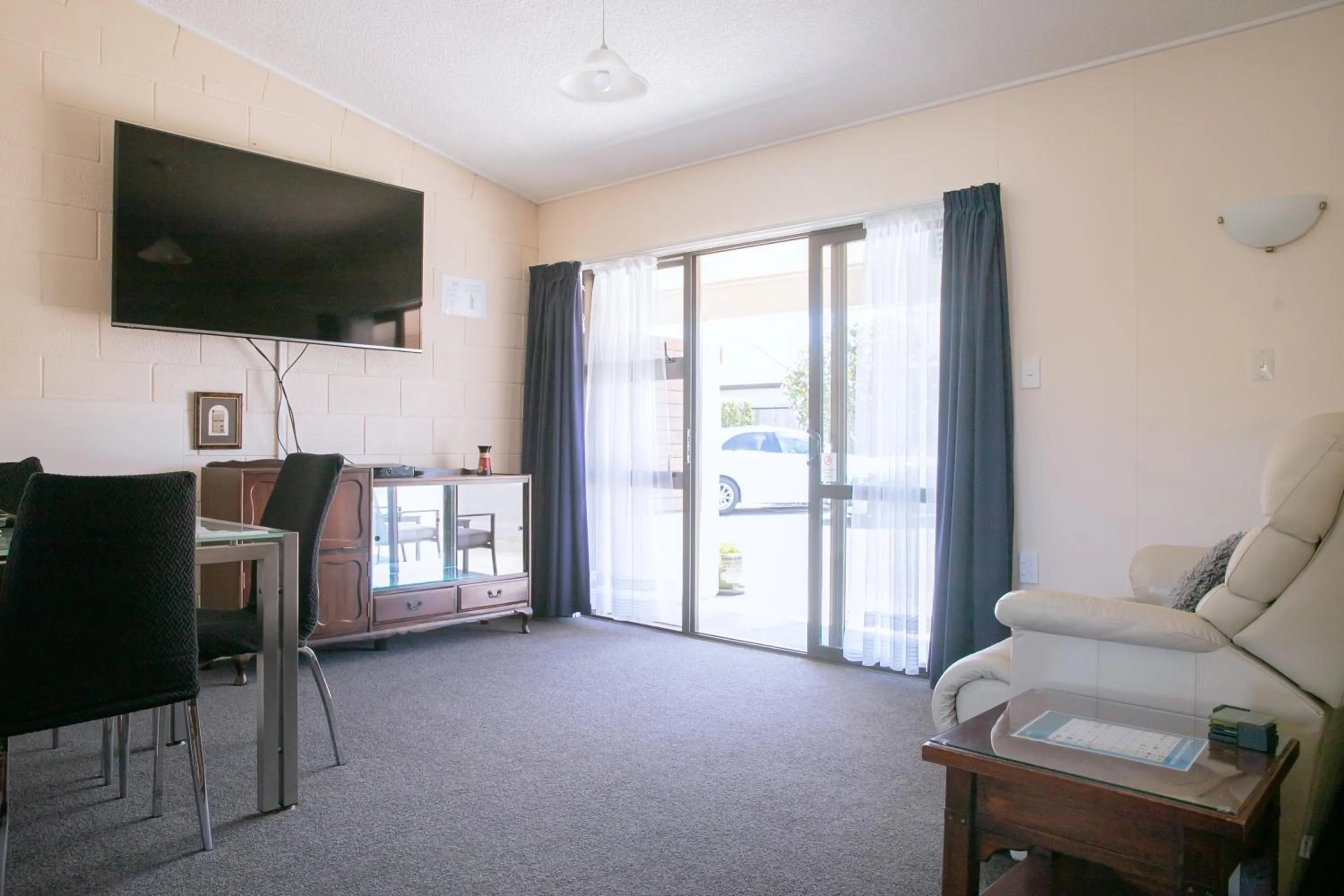 Communal lounge/ TV room in Tuki Tuki Motel