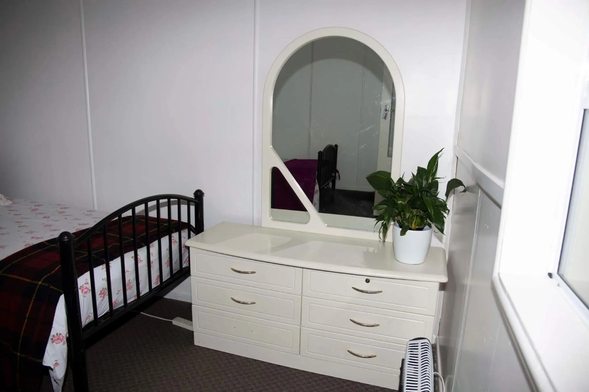 Bed in Surat Bay Lodge, Motel and Backpackers