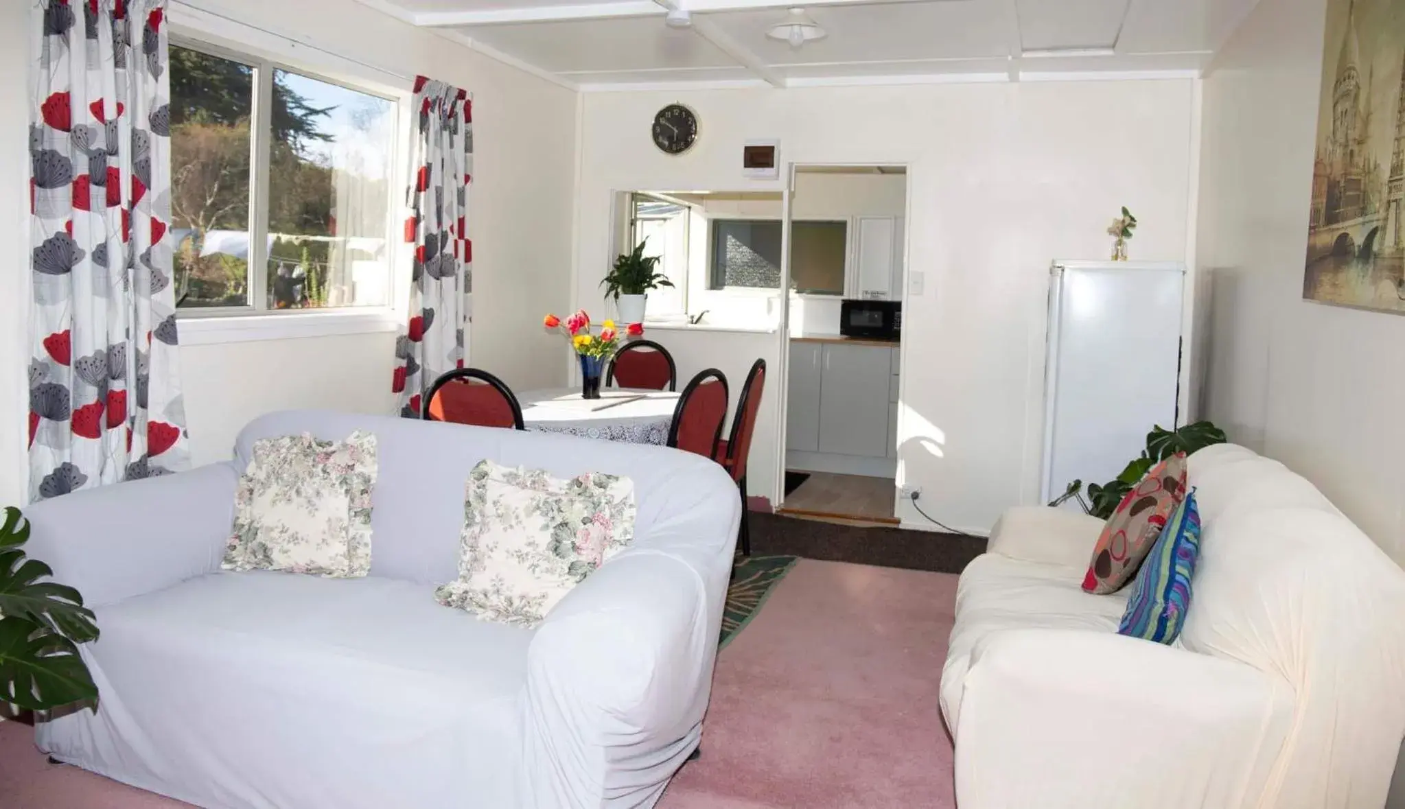 Studio Apartment with Sea View in Surat Bay Lodge by the Sea/Backpackers Hostel Studio Apartment with Sea View in Surat Bay Lodge by the Sea/Backpackers Hostel