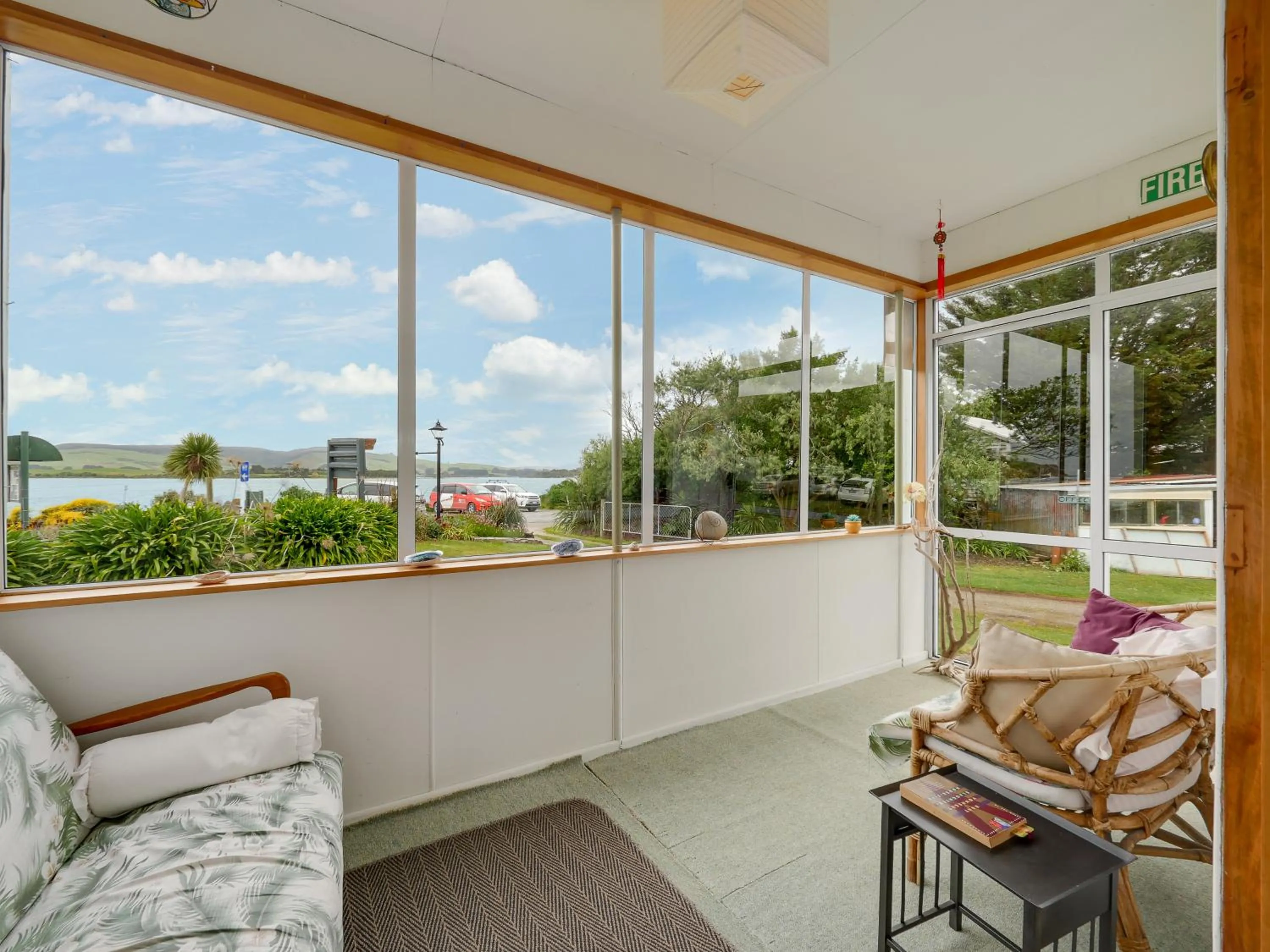 Balcony/Terrace in Surat Bay Lodge, Motel and Backpackers