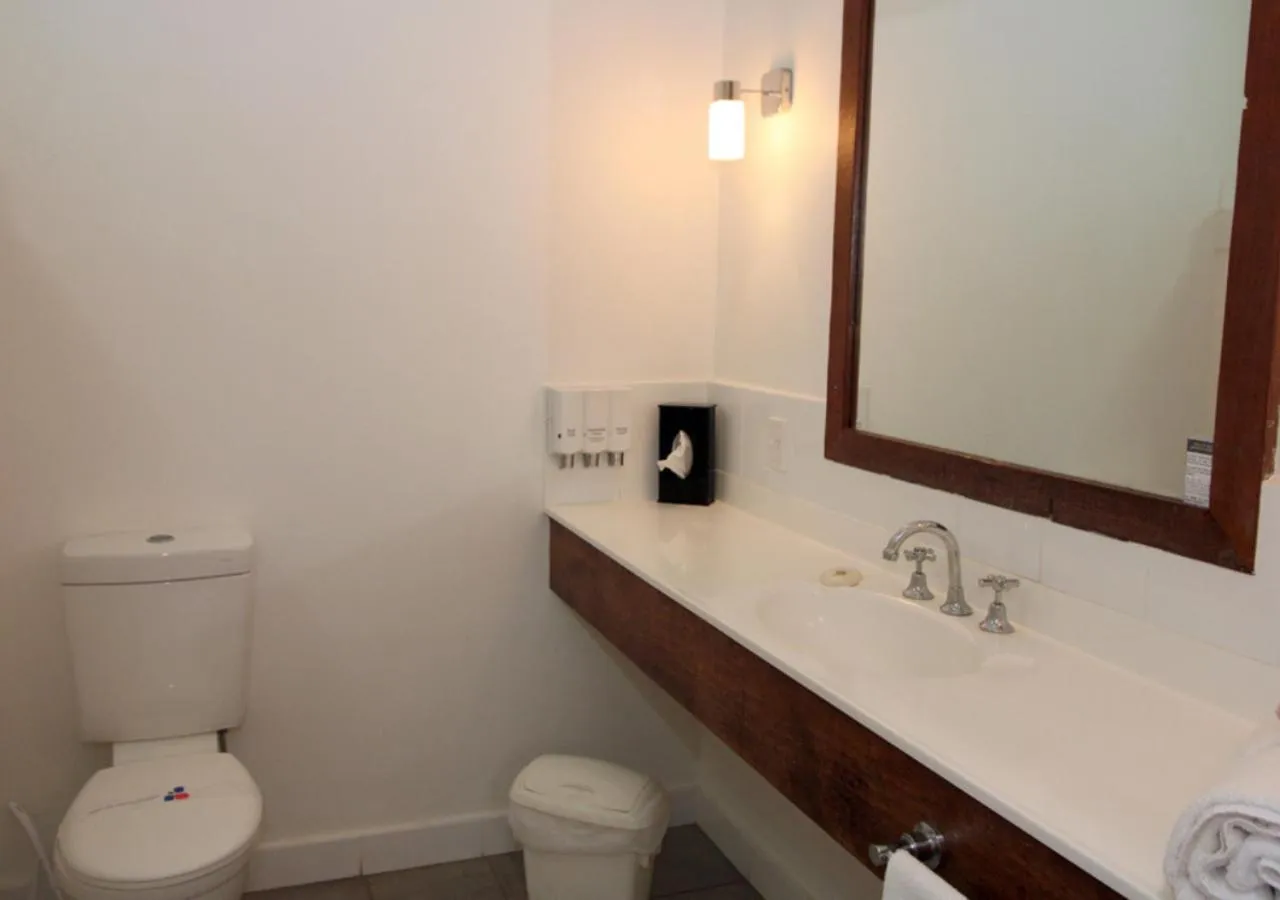 Bathroom in The Gidgee Inn
