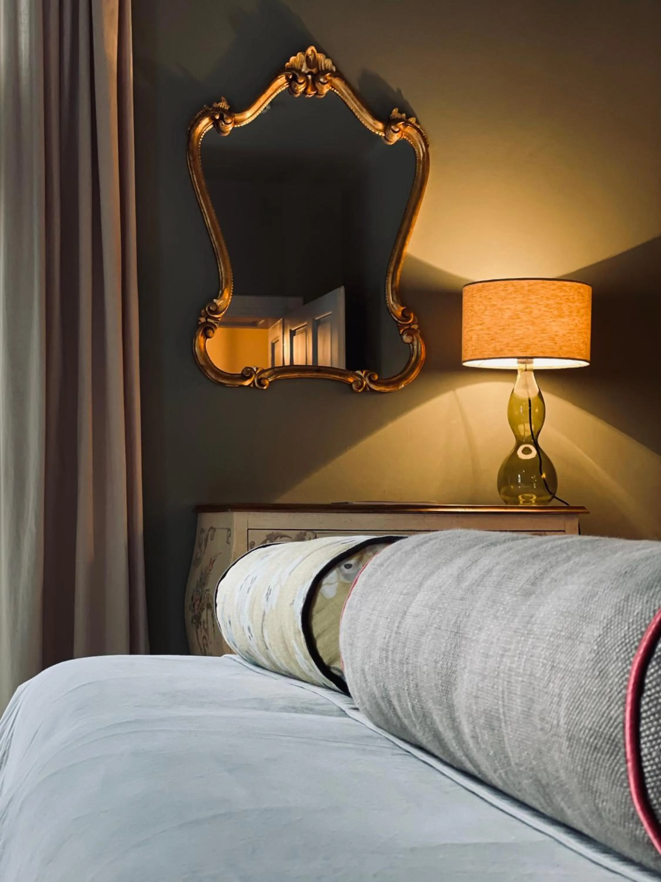 Photo of the whole room, Bed in Das REGINA Boutiquehotel