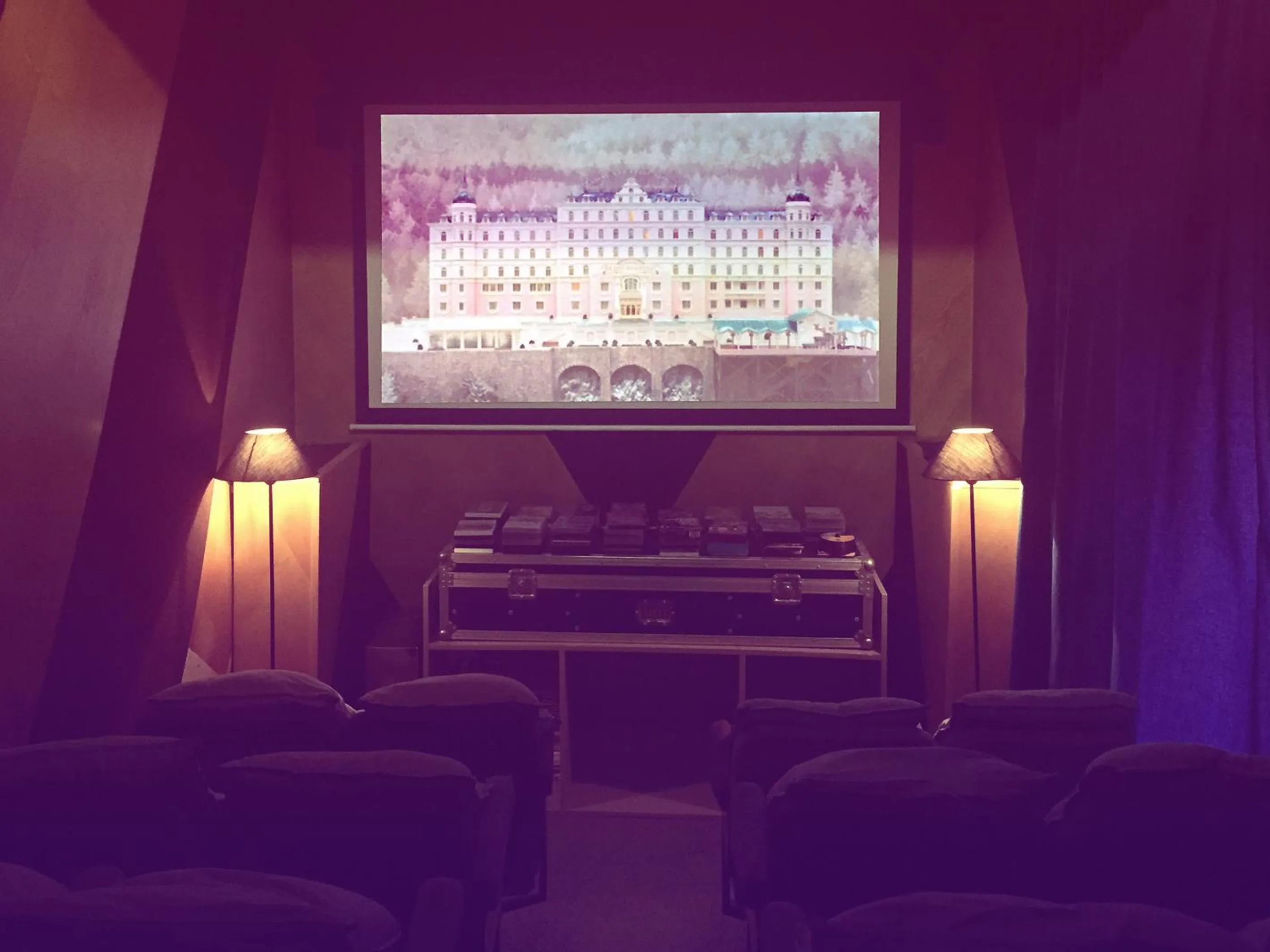 Communal lounge/ TV room in Das REGINA Boutiquehotel