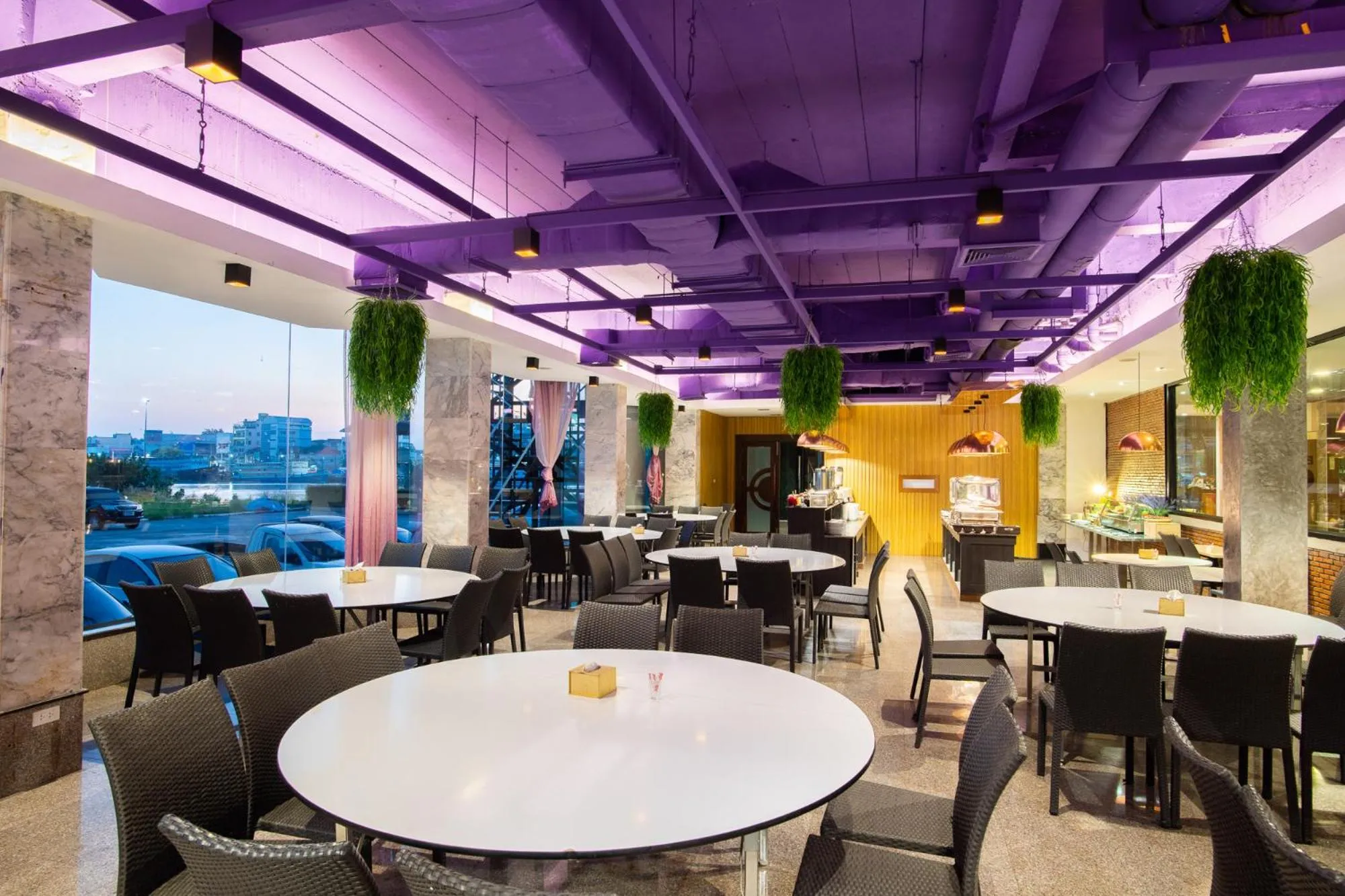 Restaurant/places to eat in CBD 2 Hotel