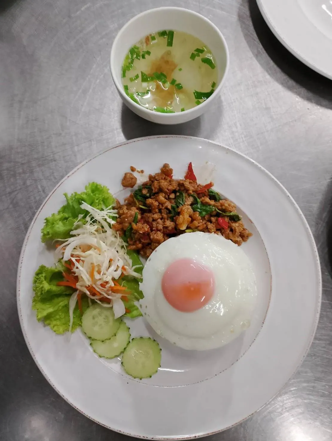 Restaurant/places to eat in CBD 2 Hotel