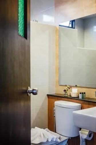 Toilet in Ten Boutique House