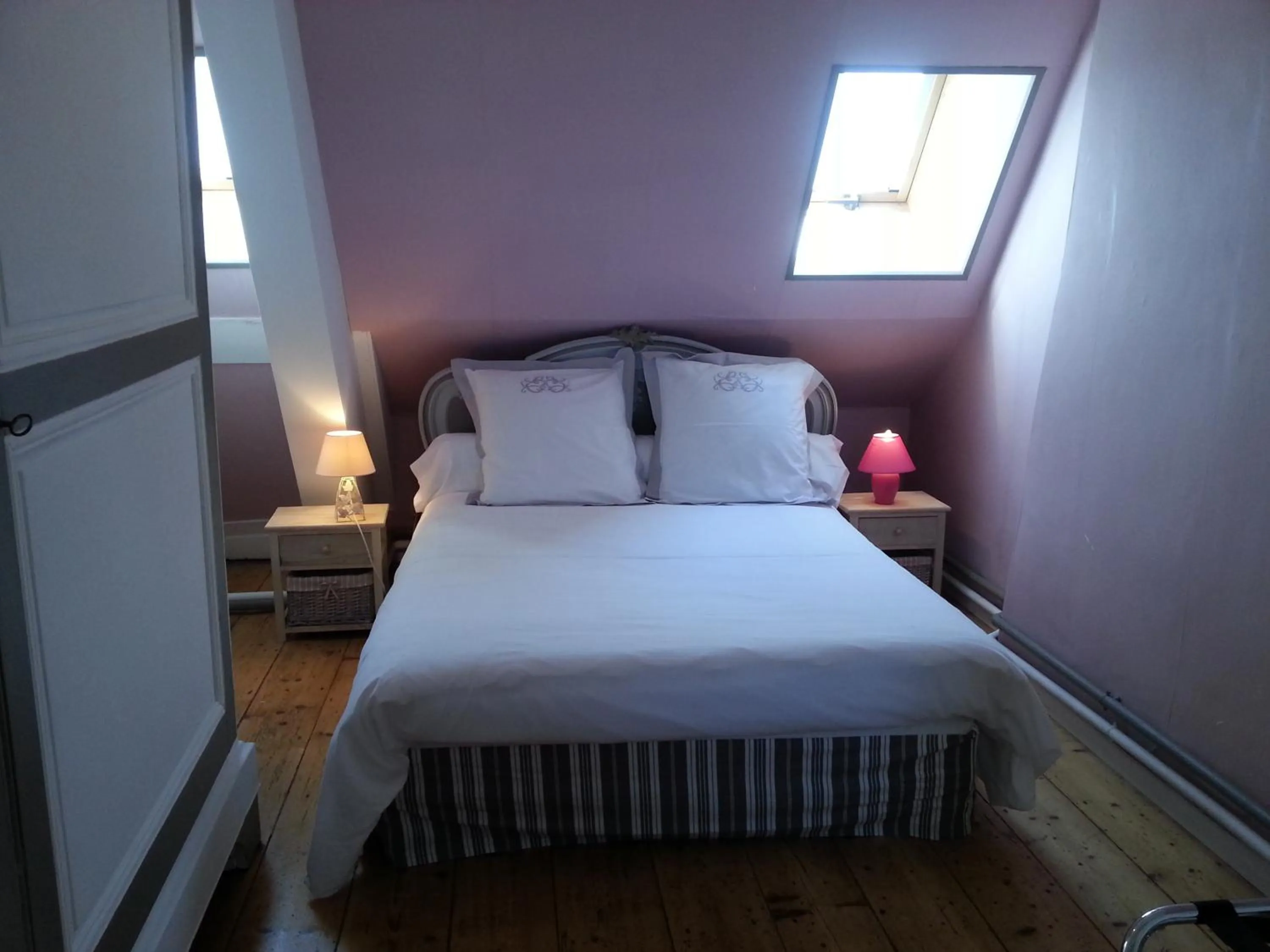 Bedroom, Bed in Les Chambres du Château du Rozel