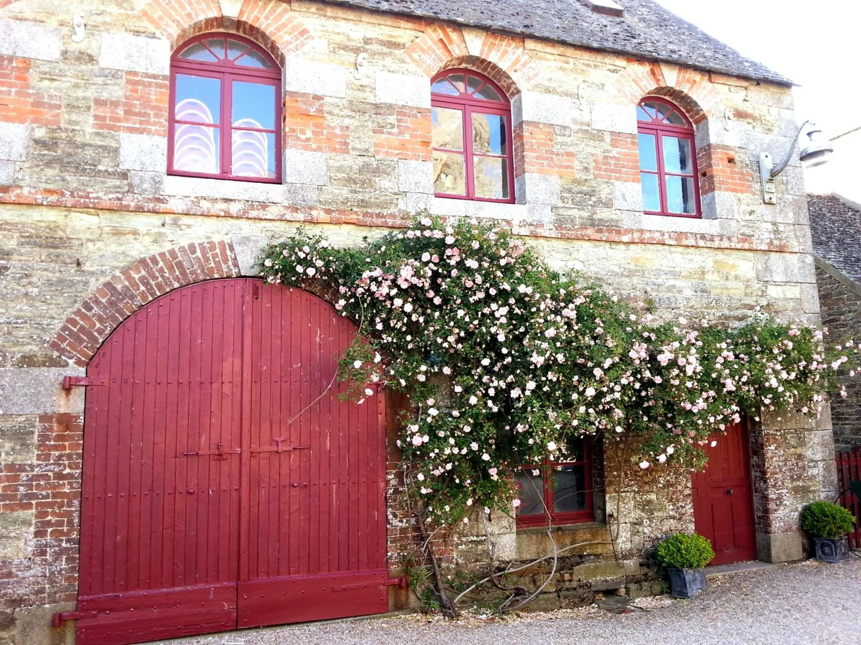 Facade/entrance in Les Chambres du Château du Rozel