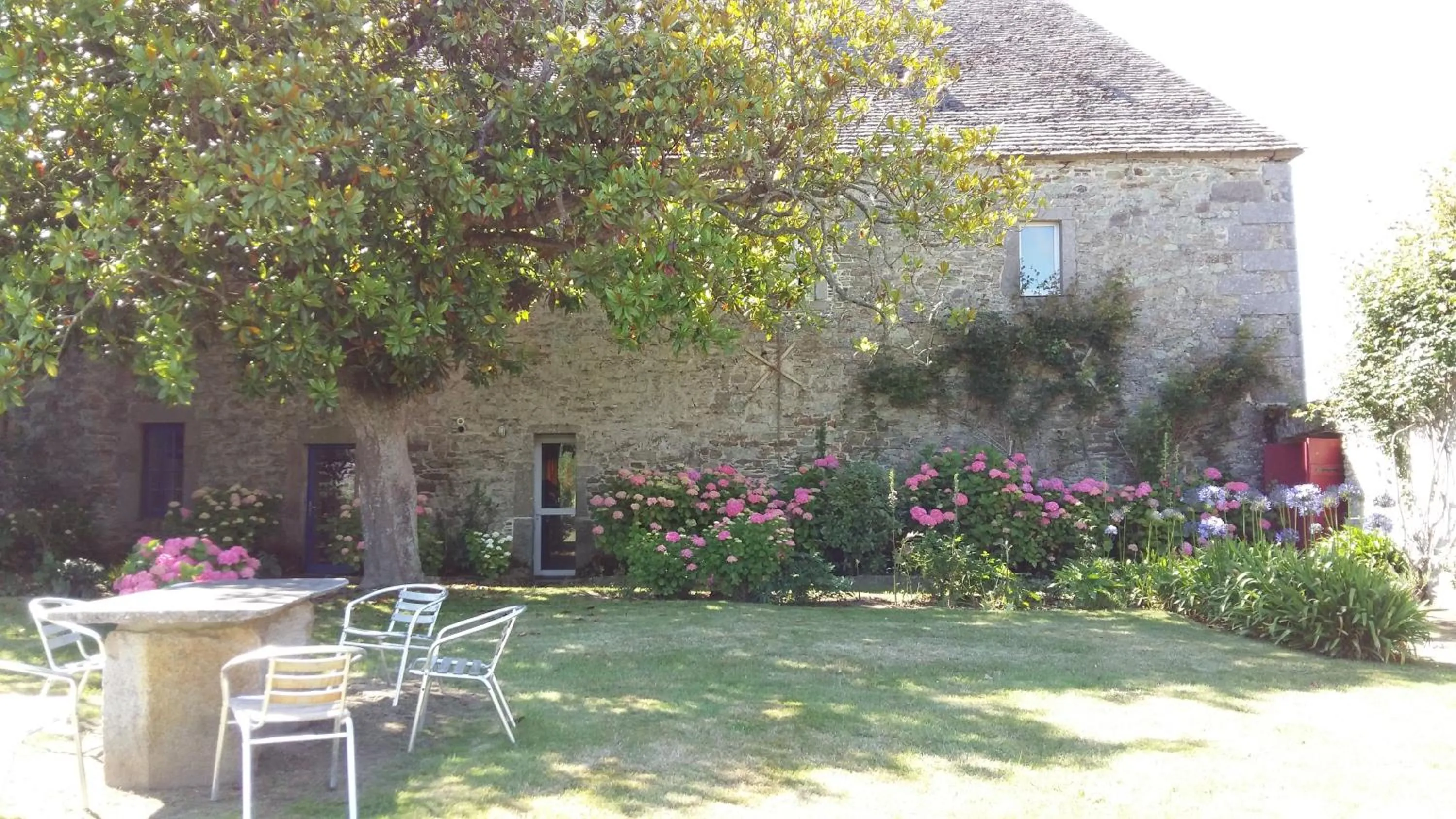 Garden in Les Chambres du Château du Rozel