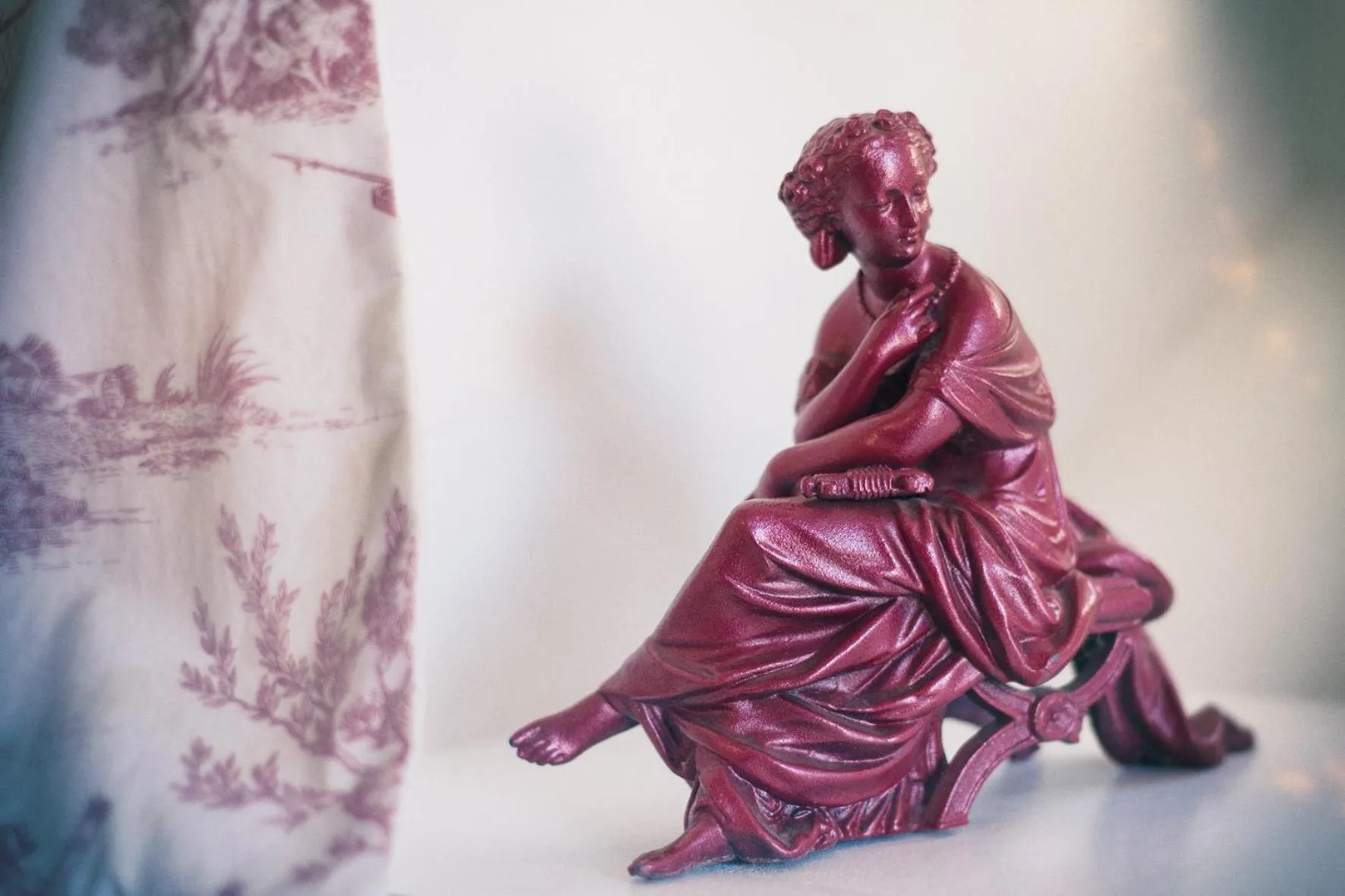 Decorative detail in Les Chambres du Château du Rozel