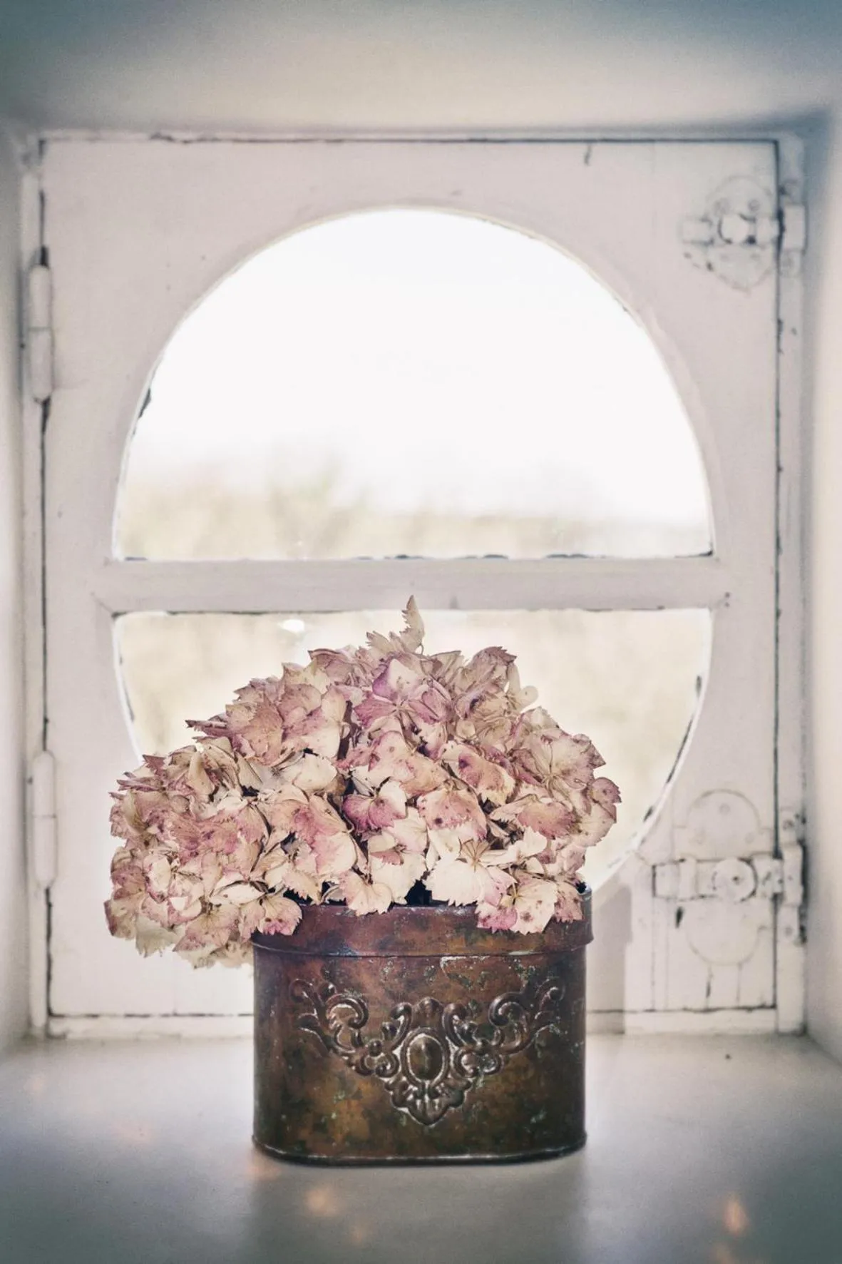 Decorative detail in Les Chambres du Château du Rozel