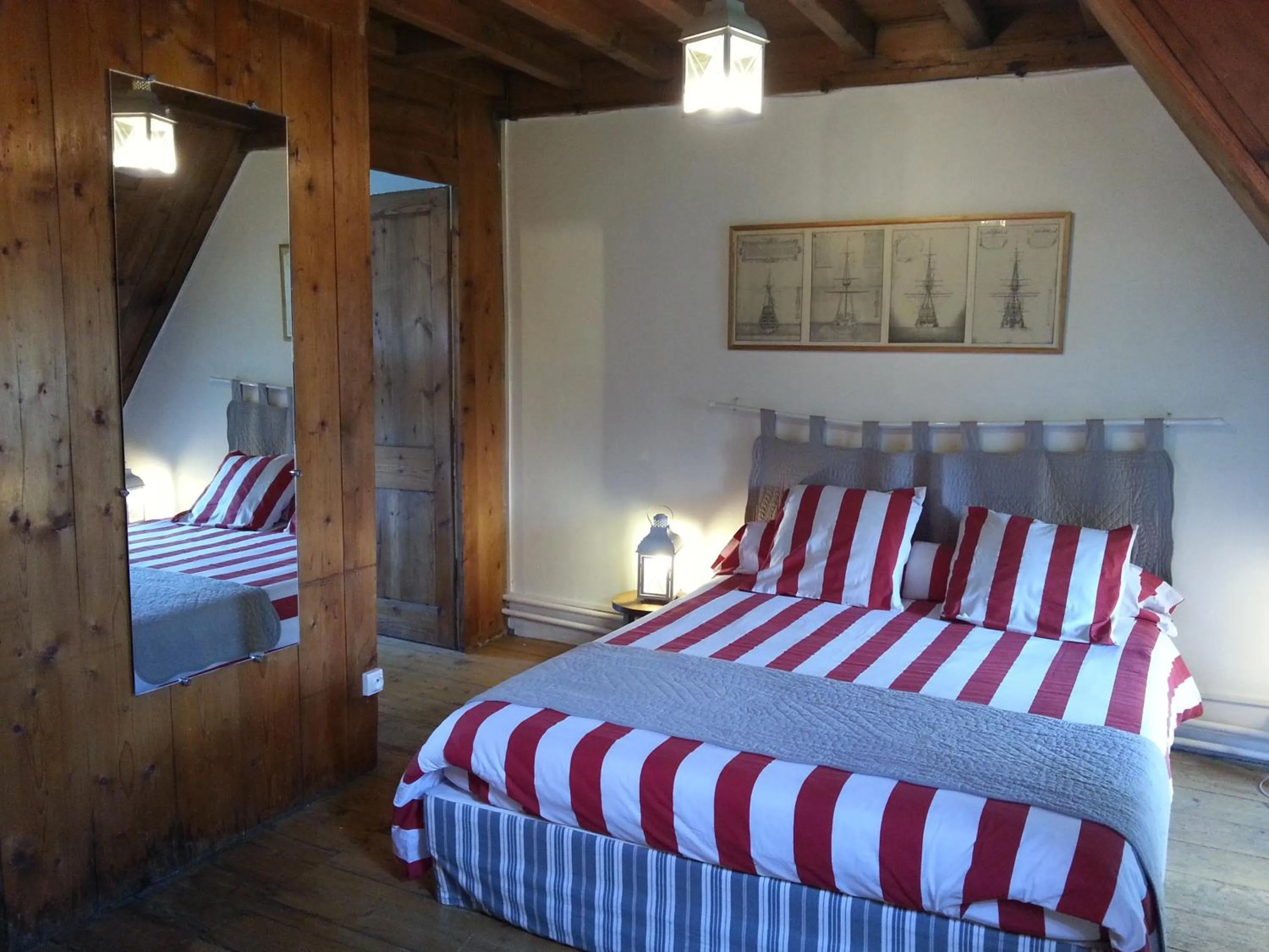 Bedroom, Bed in Les Chambres du Château du Rozel