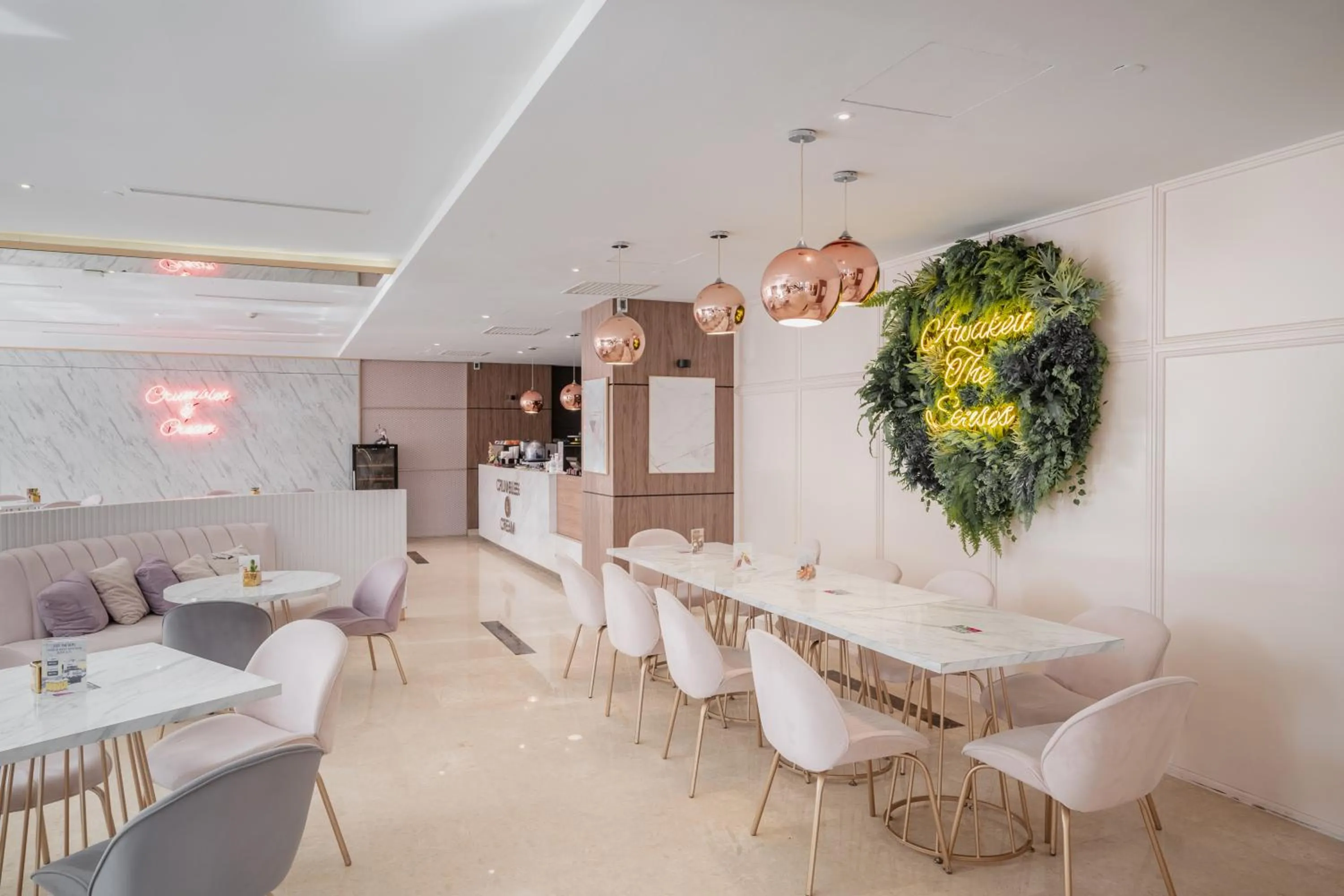 Restaurant/places to eat in Iconic Hotel