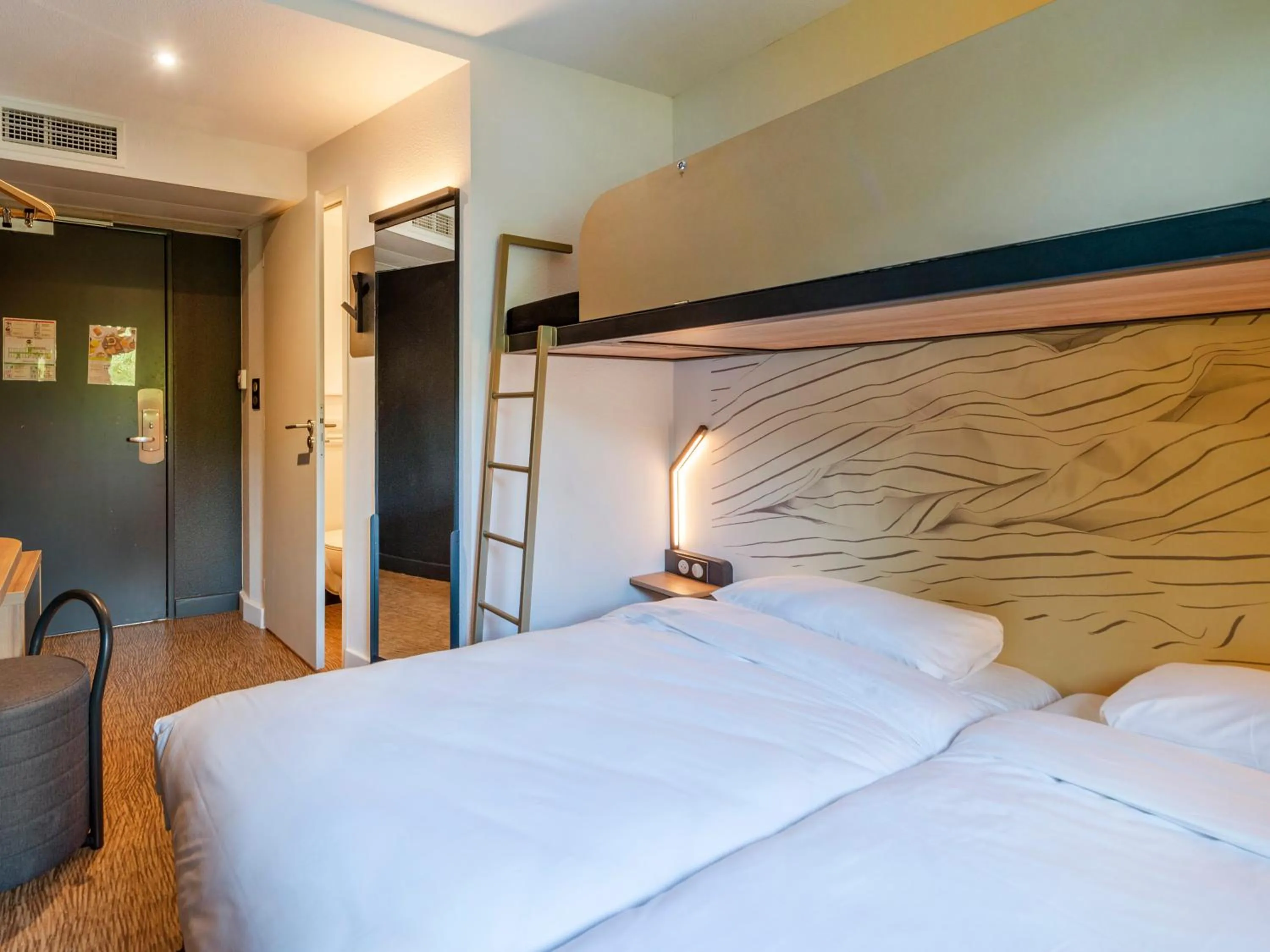 Bedroom, Bed in B&B HOTEL Cholet Nord