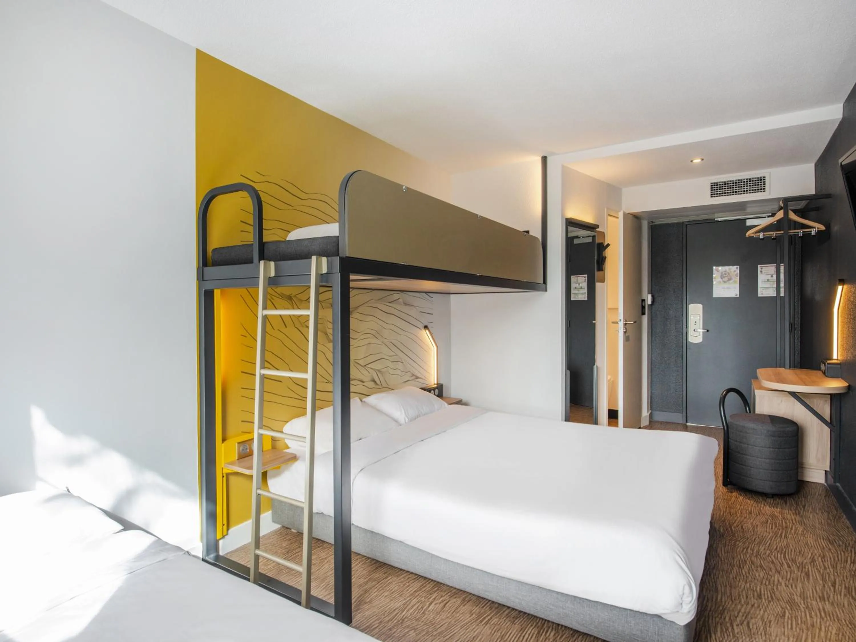 Bedroom, Bed in B&B HOTEL Cholet Nord