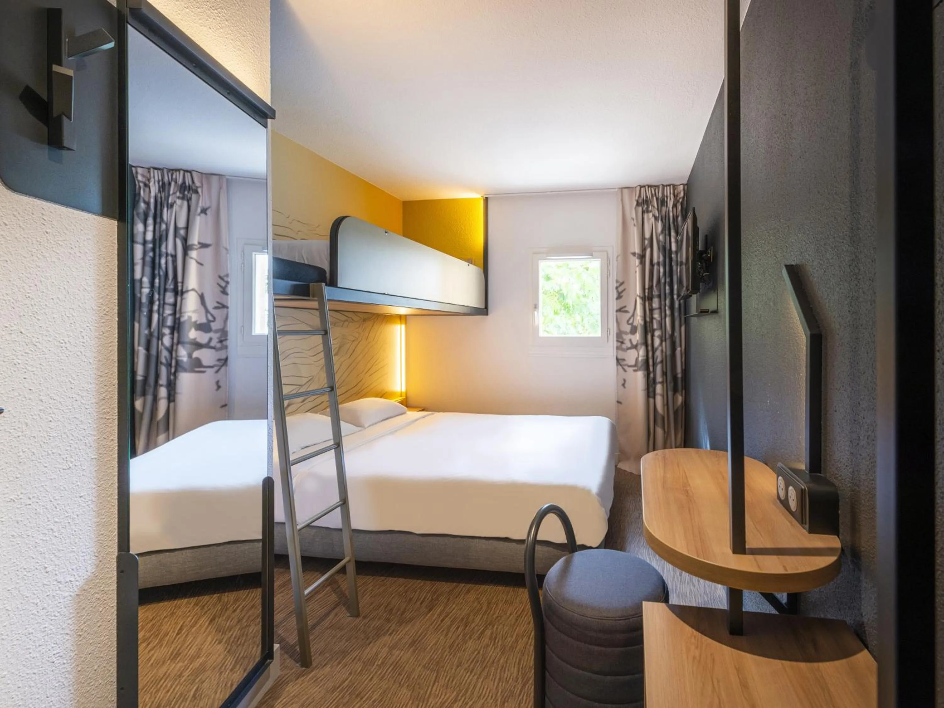 Bedroom, Bed in B&B HOTEL Cholet Nord