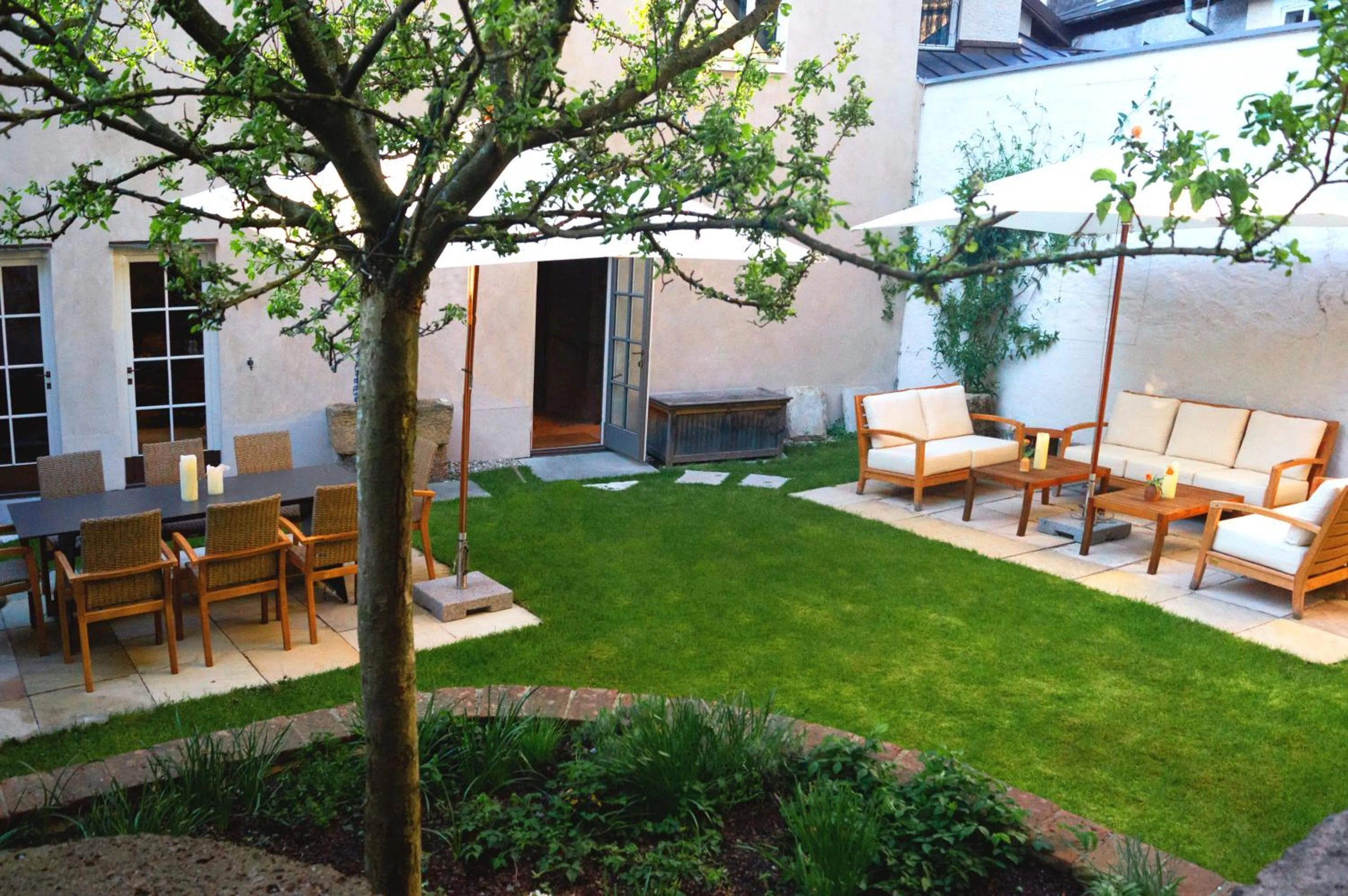 Garden in Townhouse Weisses Kreuz Boutiquehotel