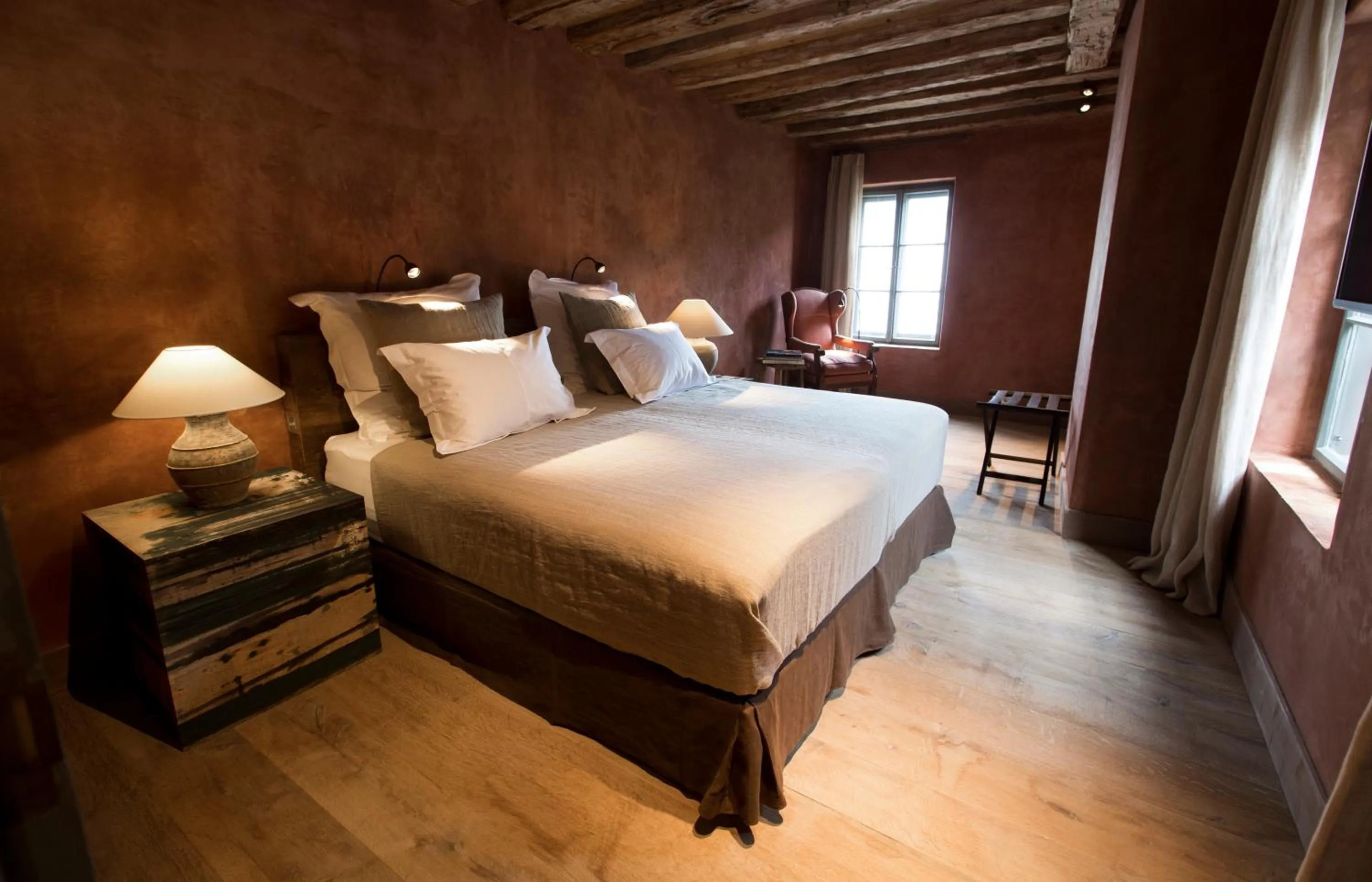 Photo of the whole room, Bed in Townhouse Weisses Kreuz Boutiquehotel