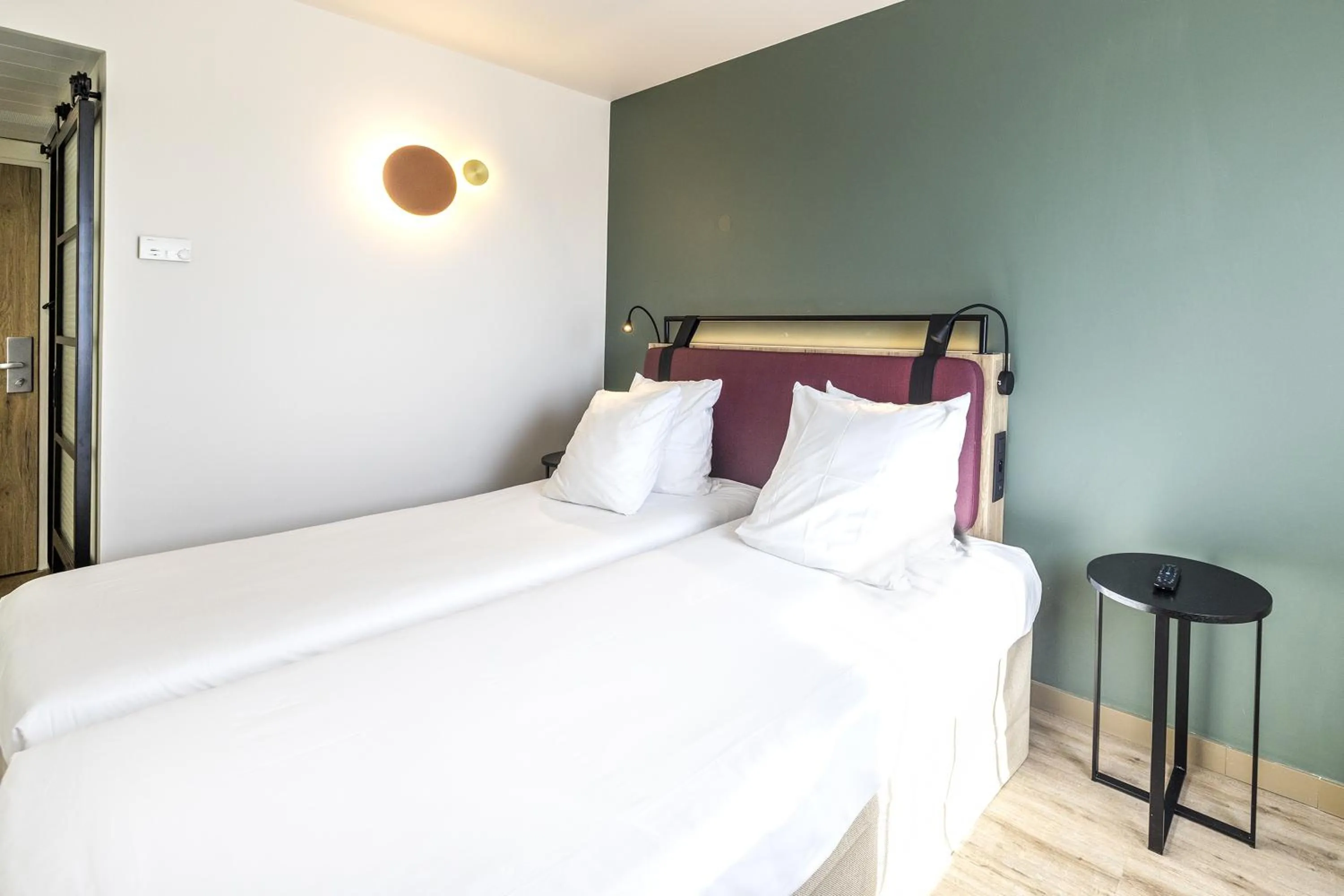 Bedroom, Bed in Campanile Perpignan Nord - Aéroport