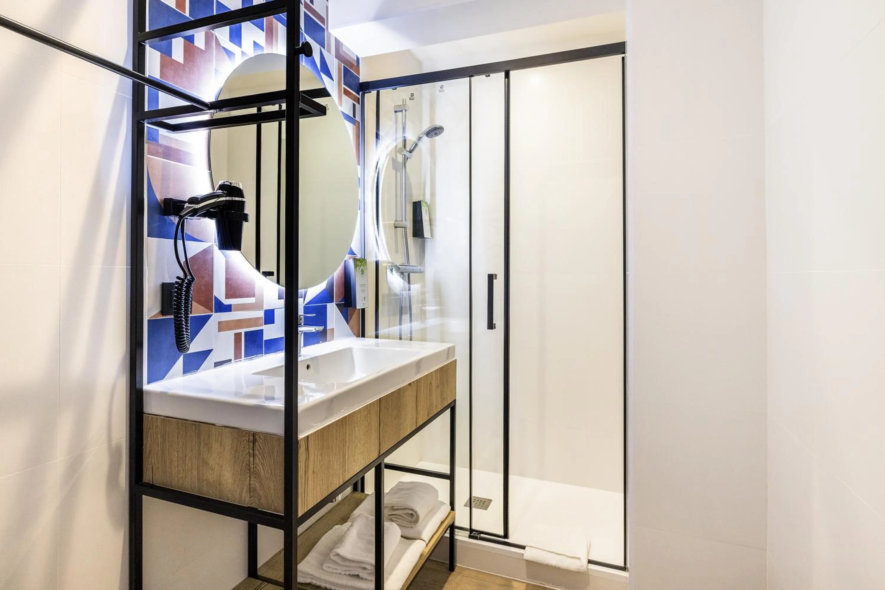 Bathroom in Campanile Perpignan Nord - Aéroport