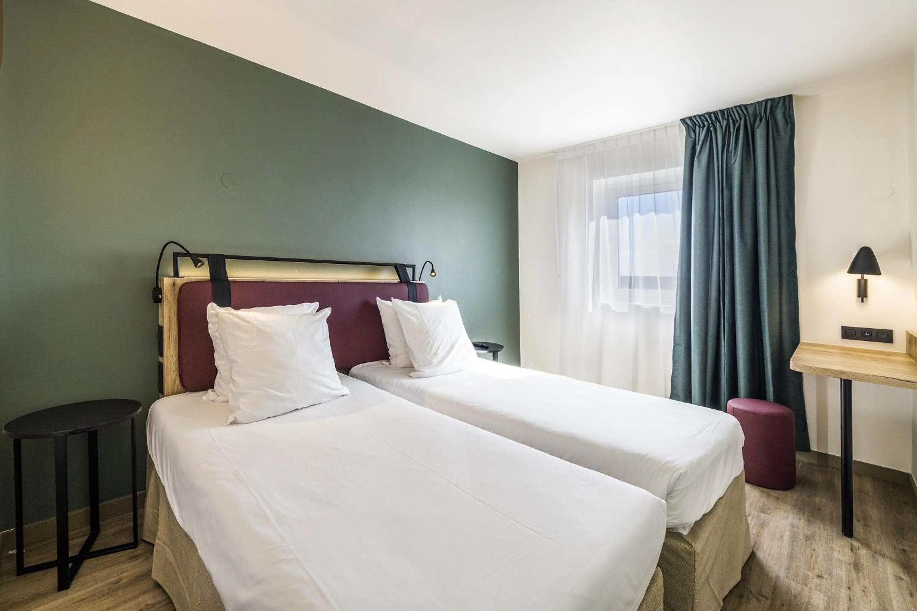 Bedroom, Bed in Campanile Perpignan Nord - Aéroport