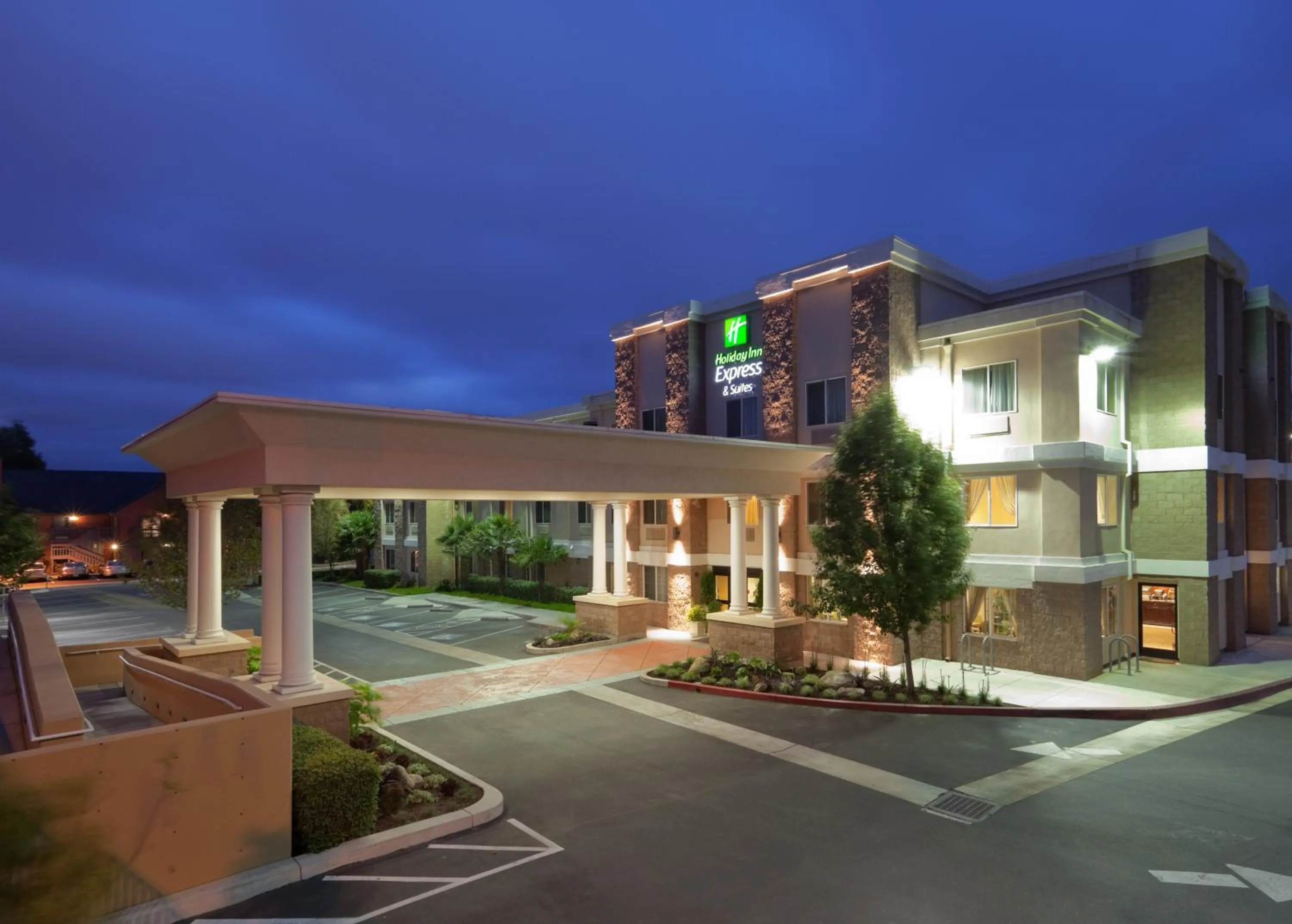 Property building in Holiday Inn Express Hotel & Suites Livermore by IHG