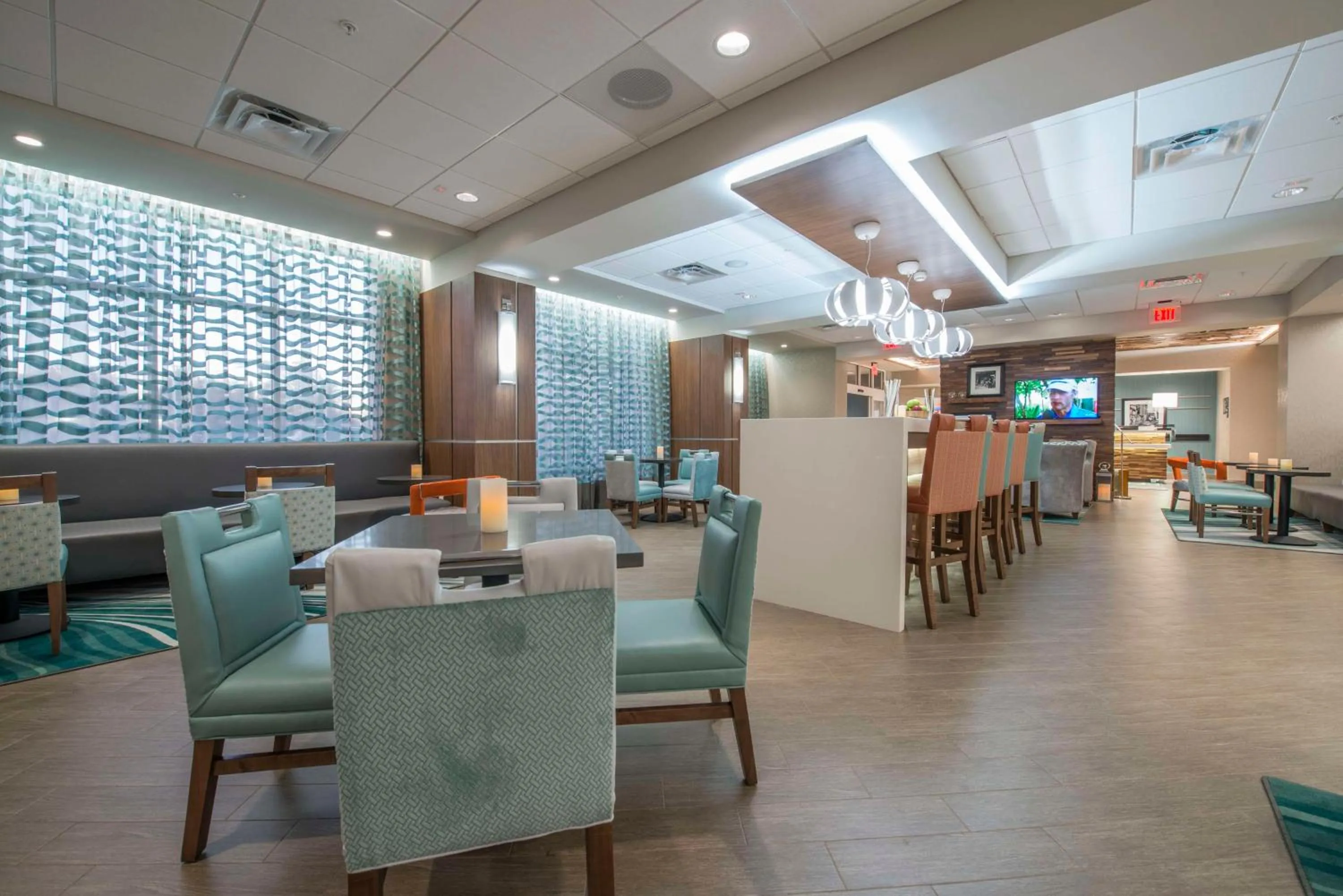 Dining area in Hampton Inn Greenville/I-385 Haywood Mall, SC